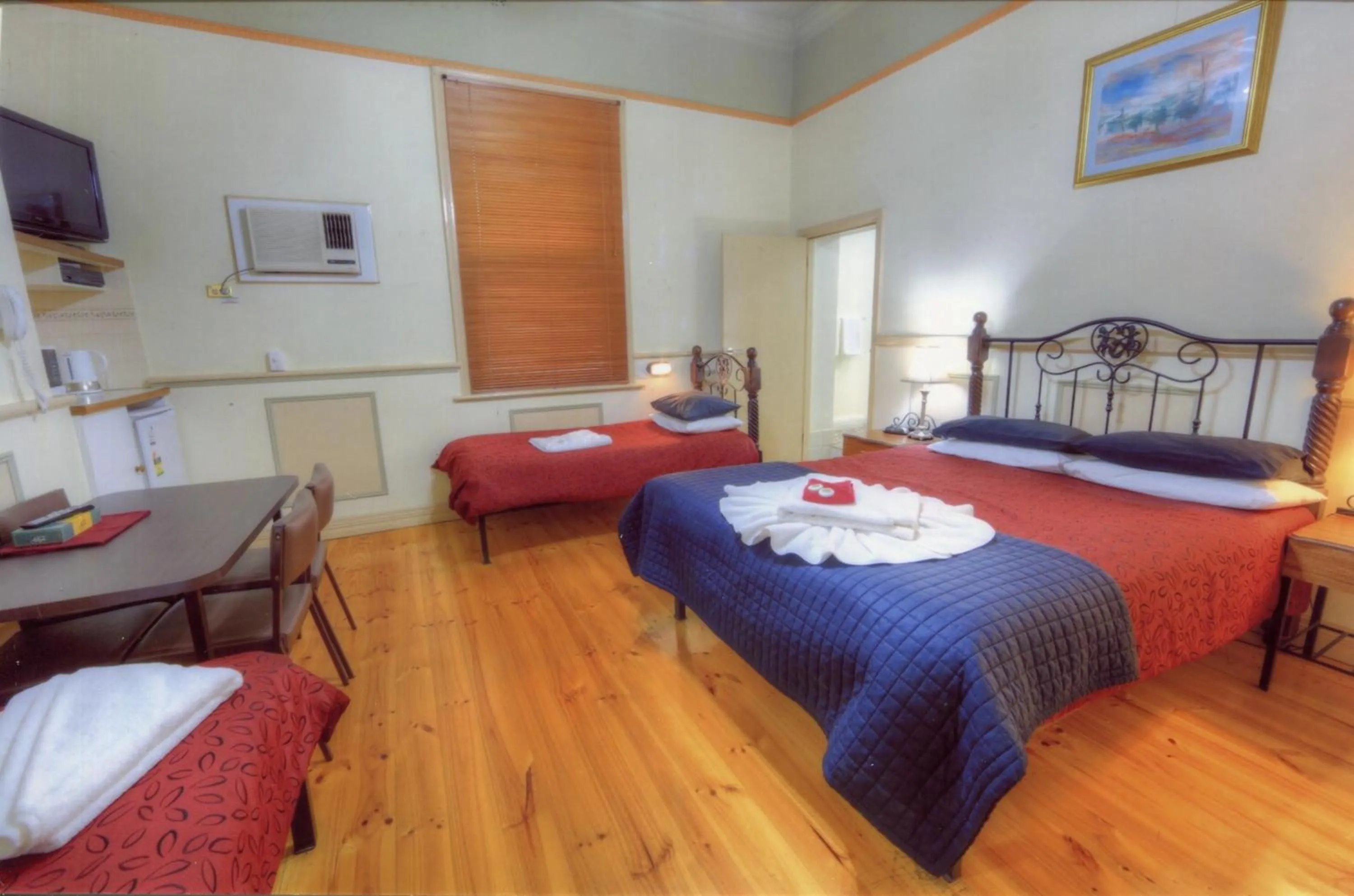 Other, Bed in The Lodge Outback Motel