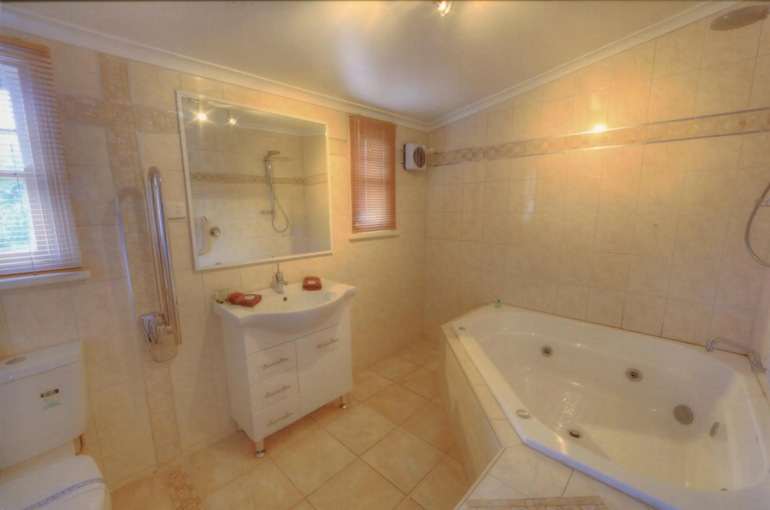 Bathroom in The Lodge Outback Motel