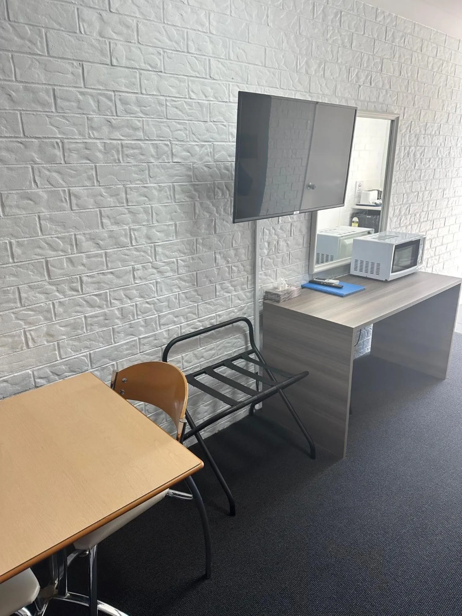 TV and multimedia in Bribie Waterways Motel