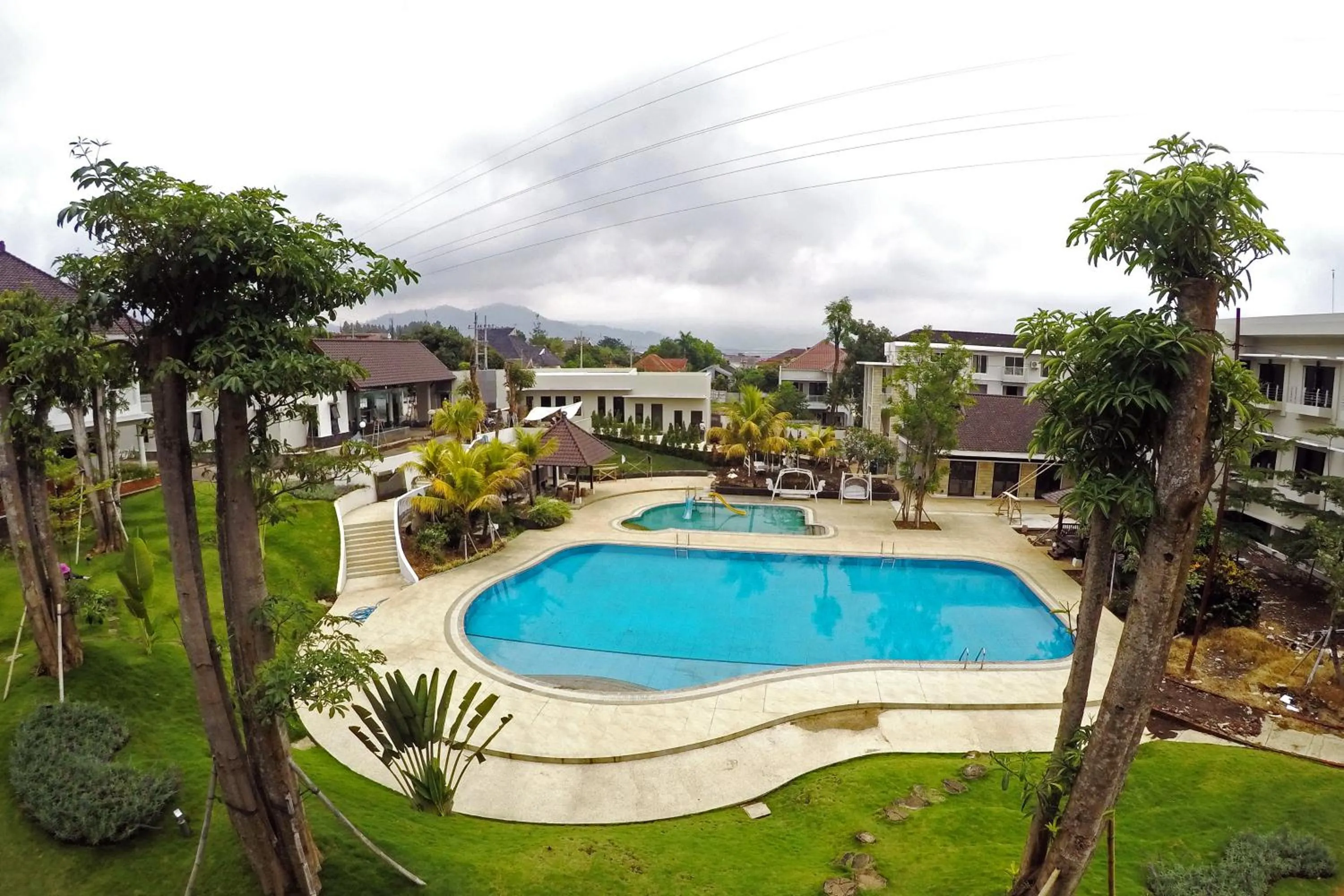Swimming pool in Samara Resort
