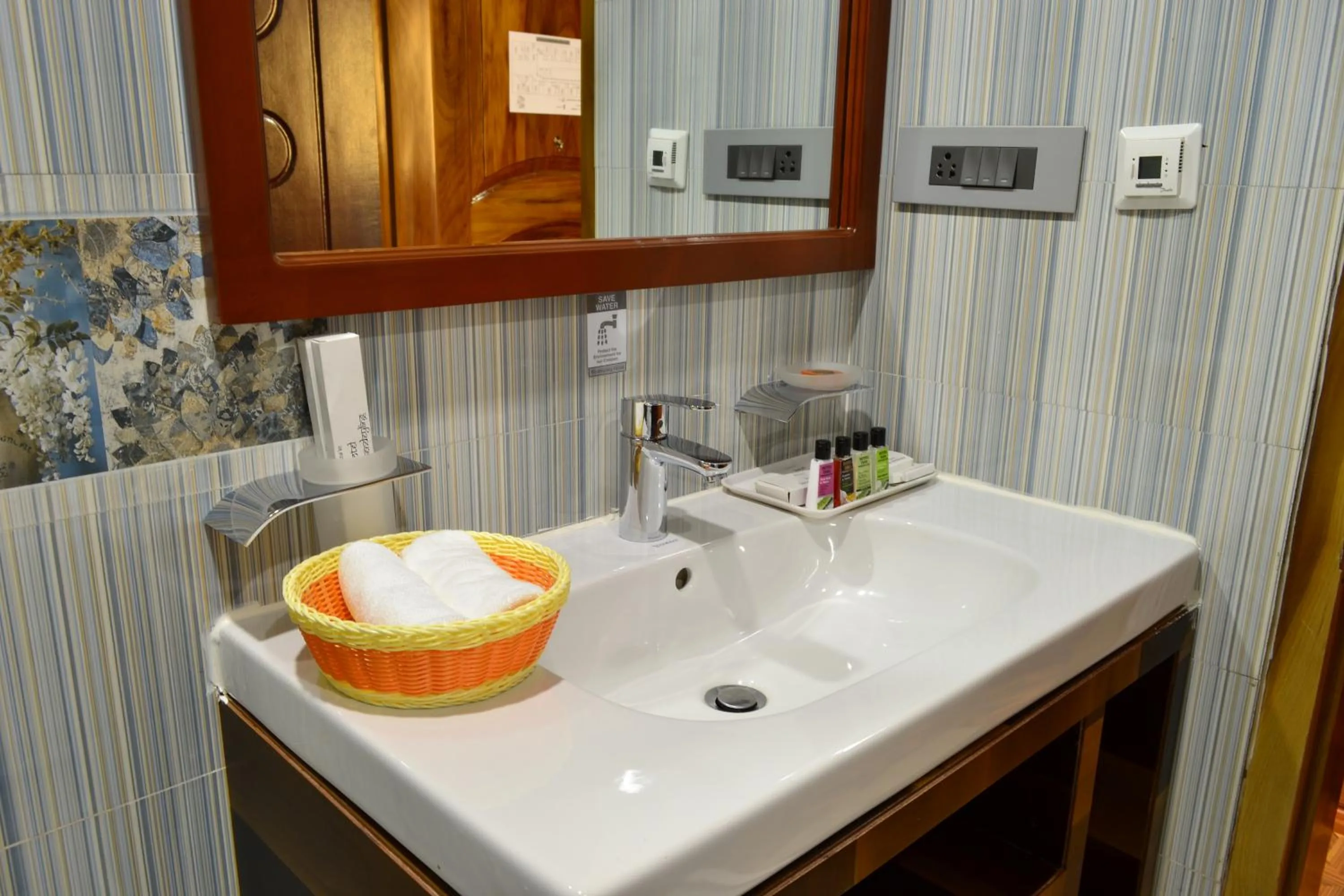 Bathroom in Tara Phendeyling Hotel