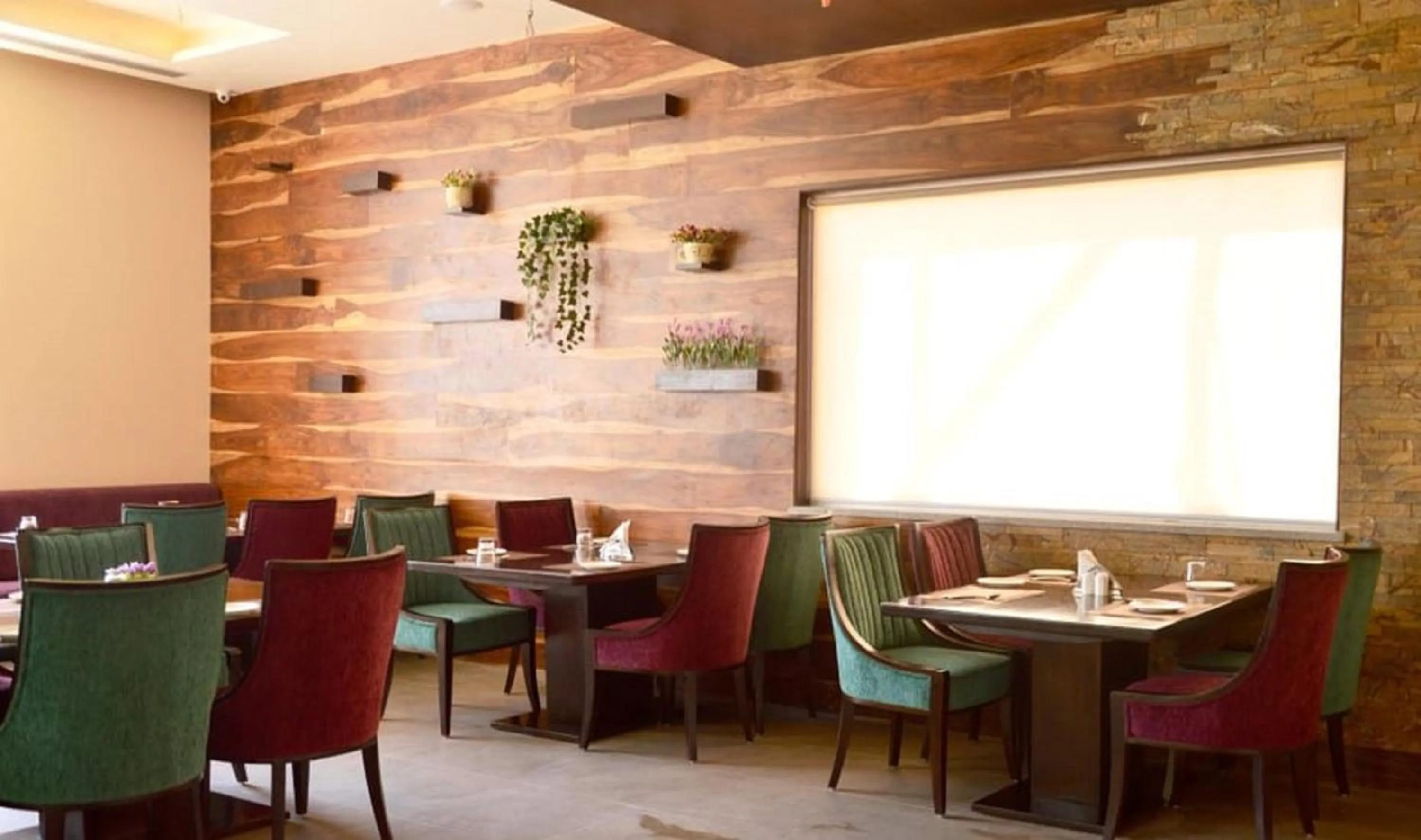 Restaurant/places to eat in Hotel Grand Maple