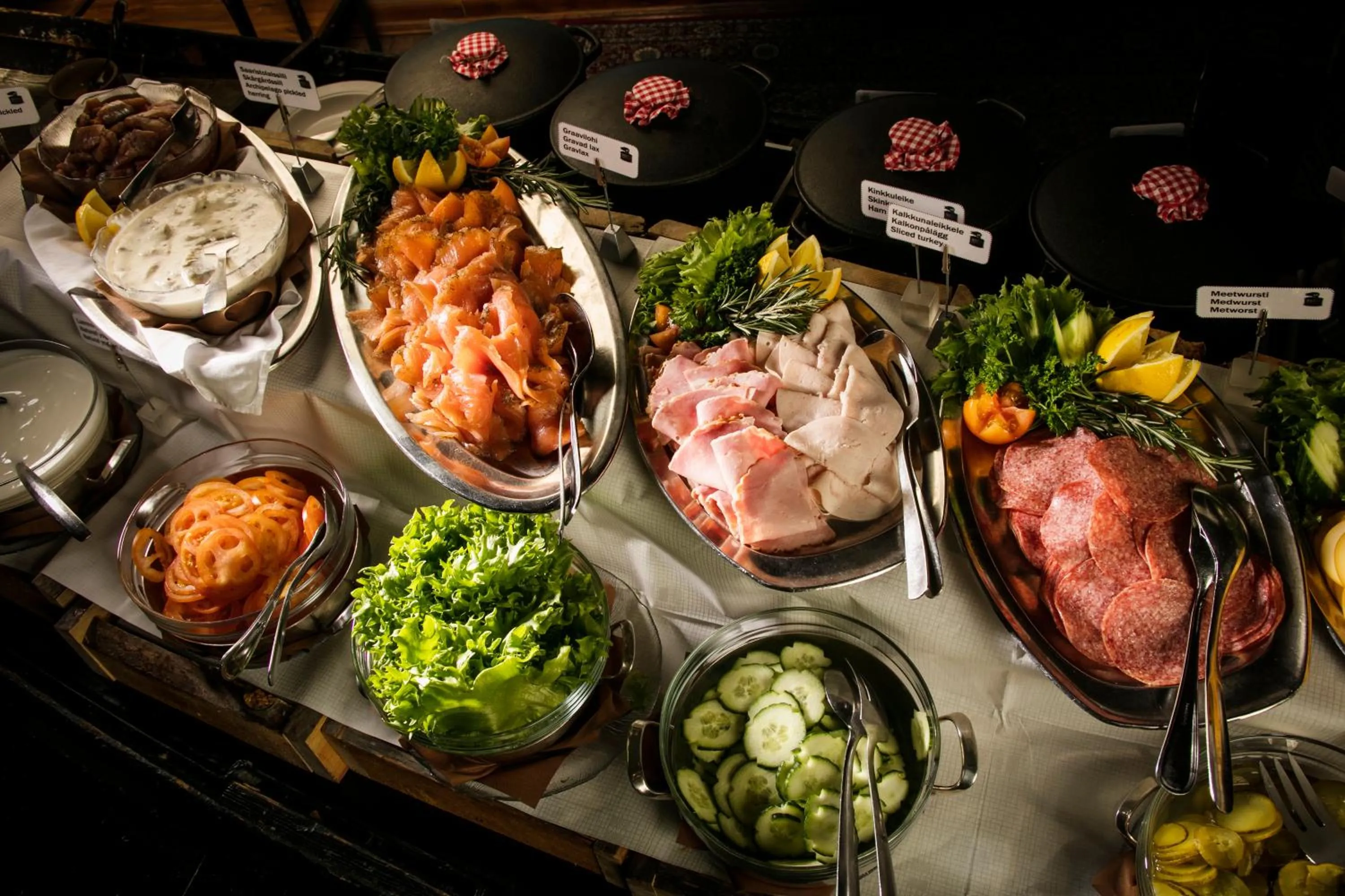 Continental breakfast in Boutique Hotel Mustaparta