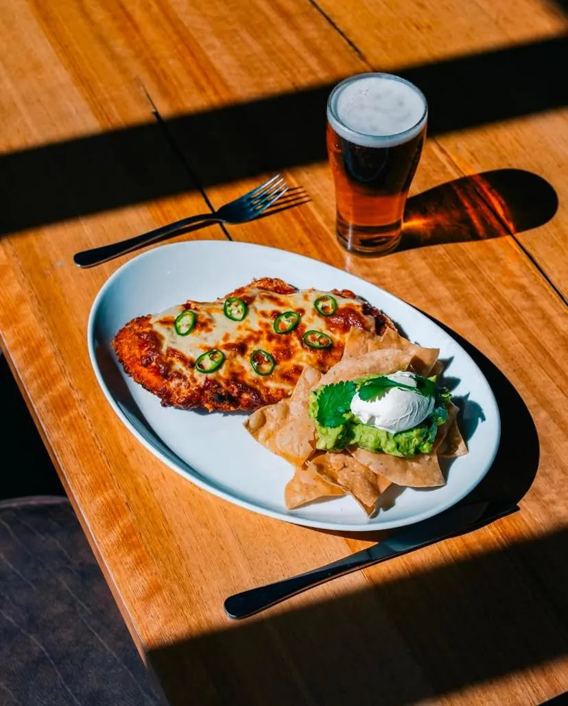 Restaurant/places to eat in East Brunswick Hotel