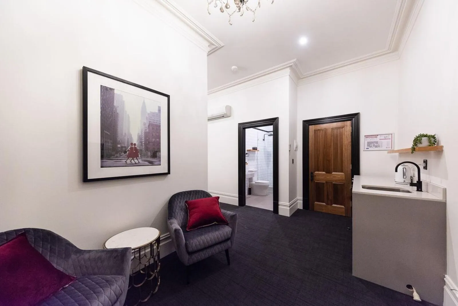 Kitchen or kitchenette in East Brunswick Hotel