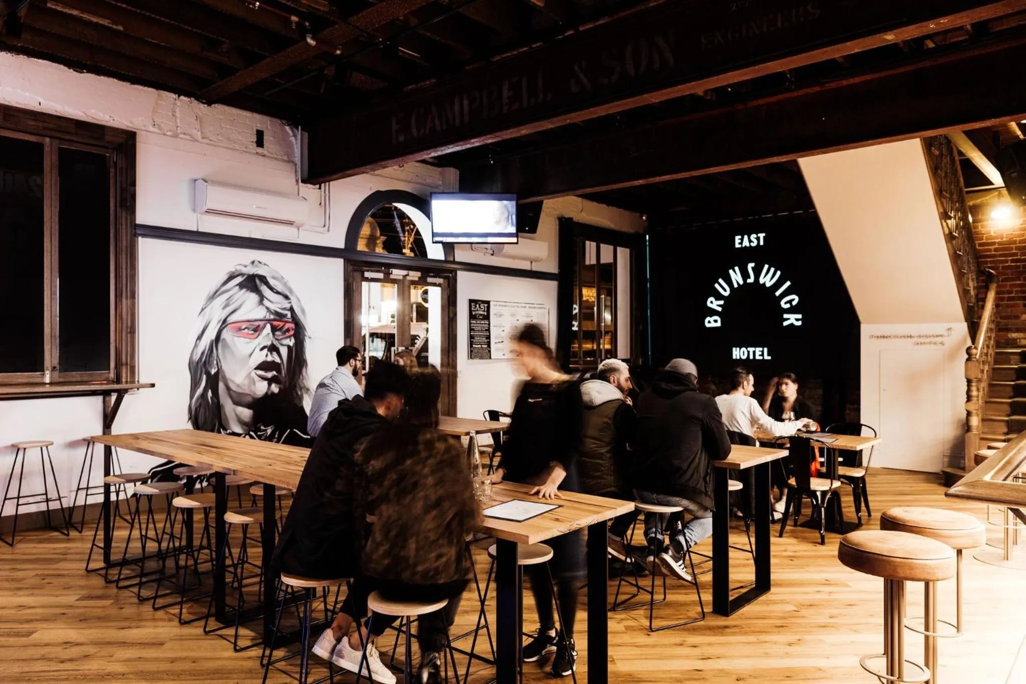 Restaurant/places to eat in East Brunswick Hotel