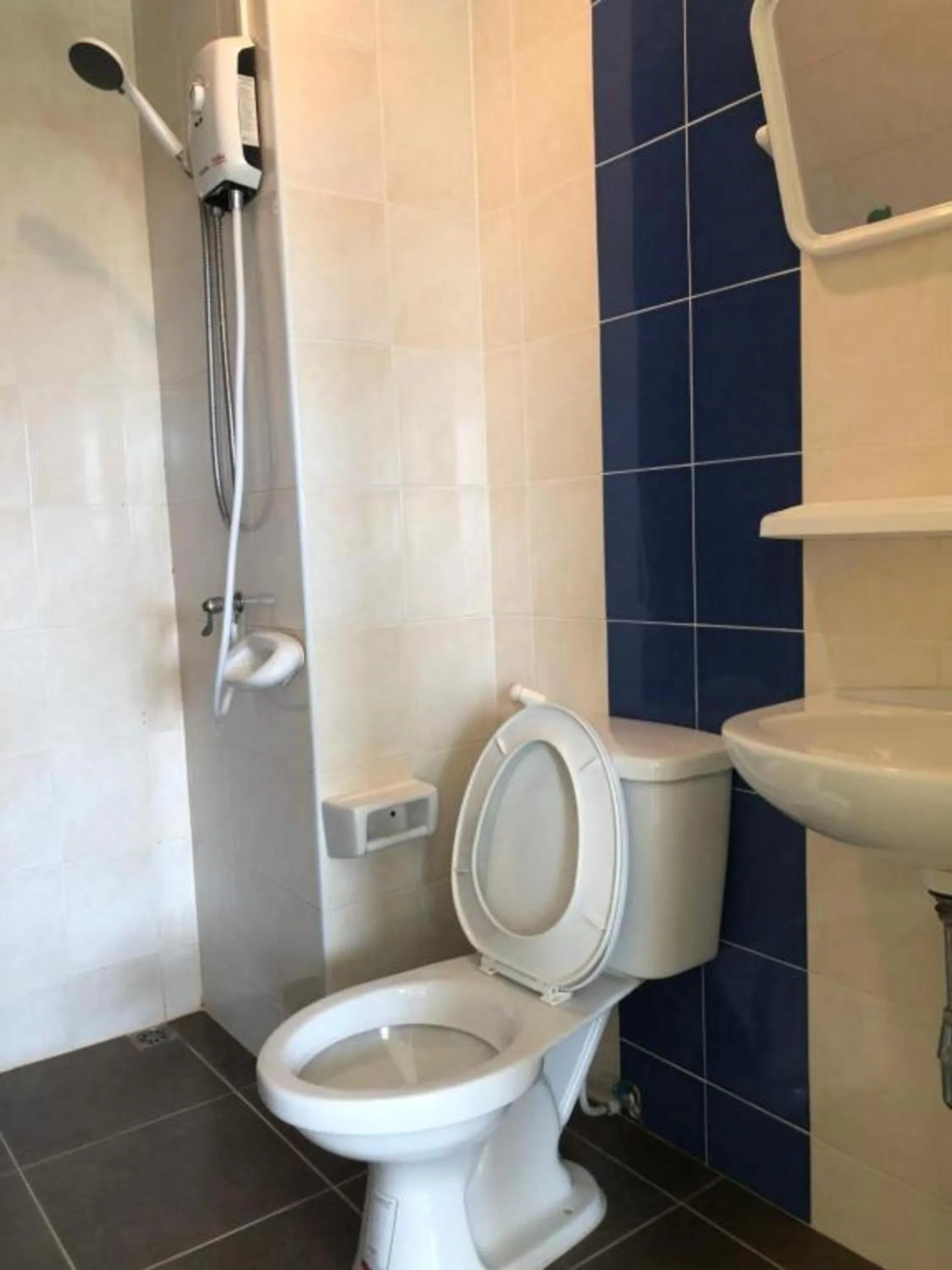 Bathroom in Day II Hotel