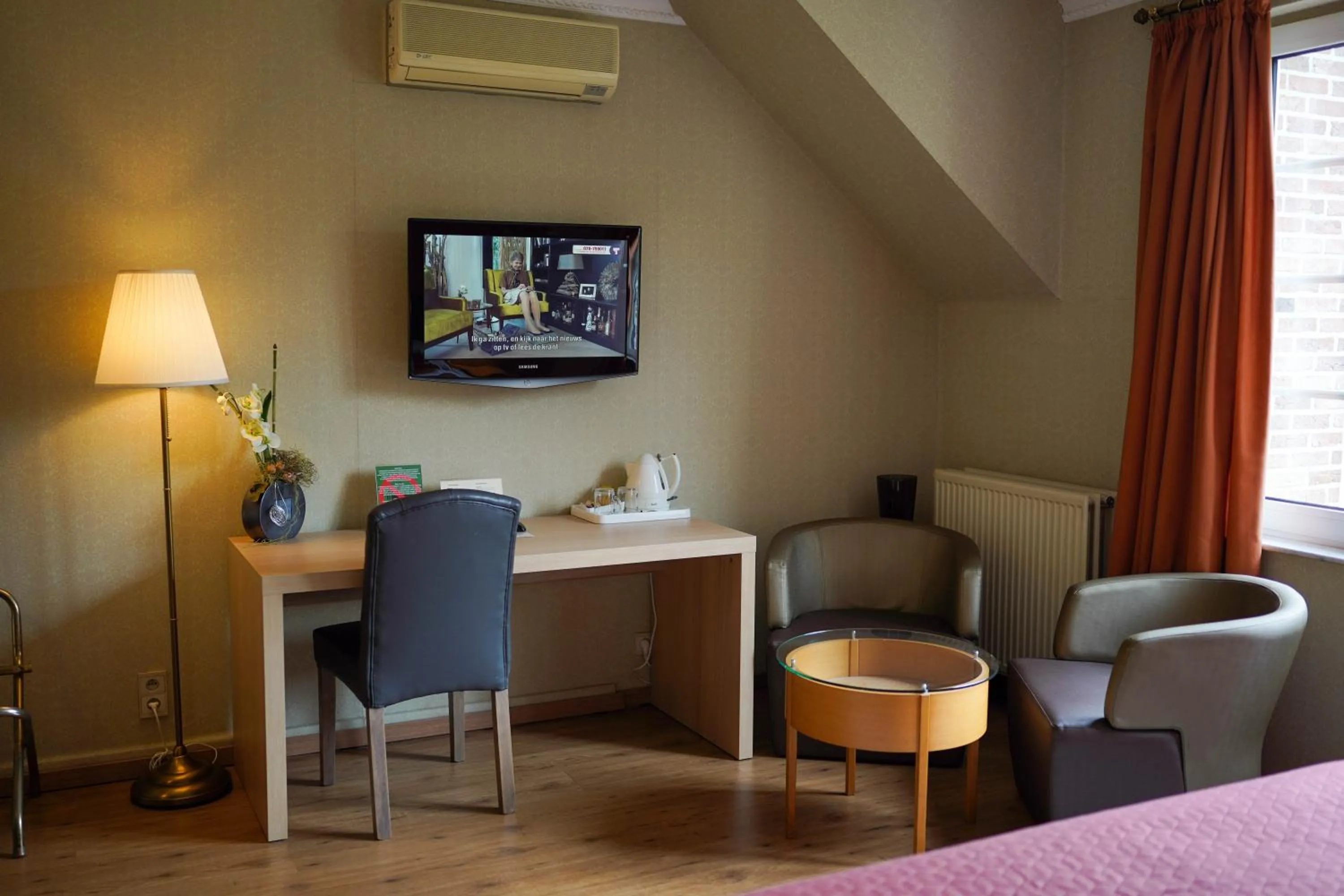 Seating area in Hotel Prins van Oranje