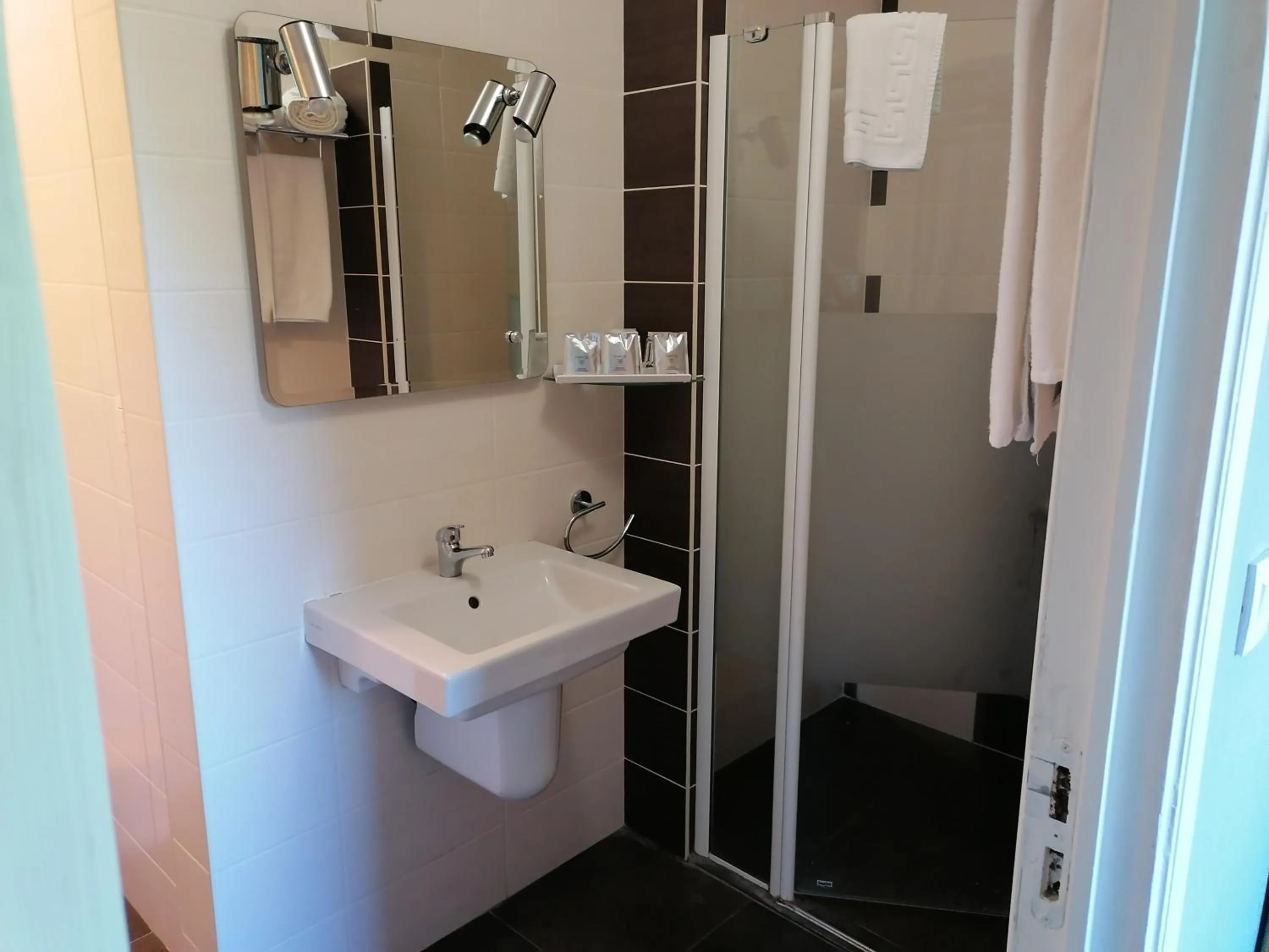 Bathroom in Hotel Prins van Oranje