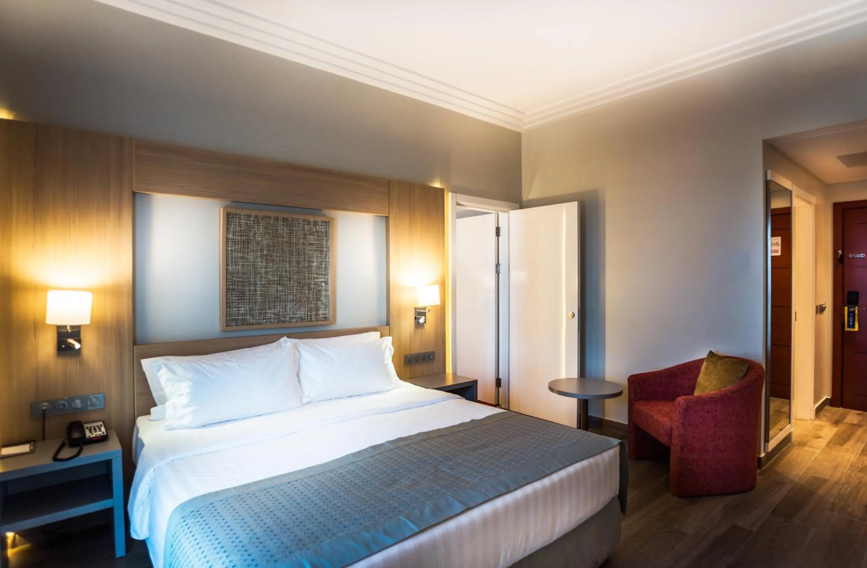 Shower in Golden Tulip Le Diplomate