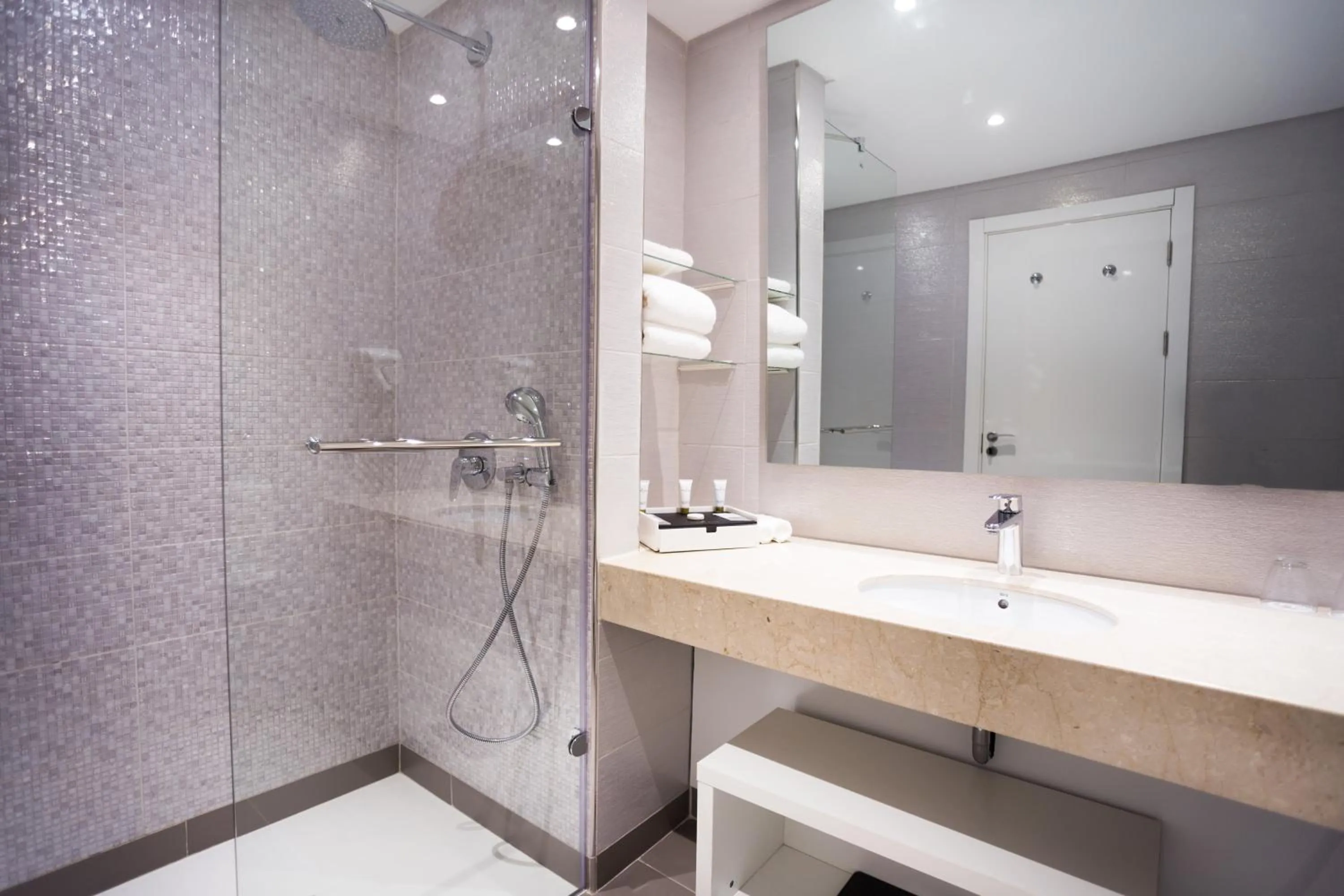 Shower in Golden Tulip Le Diplomate