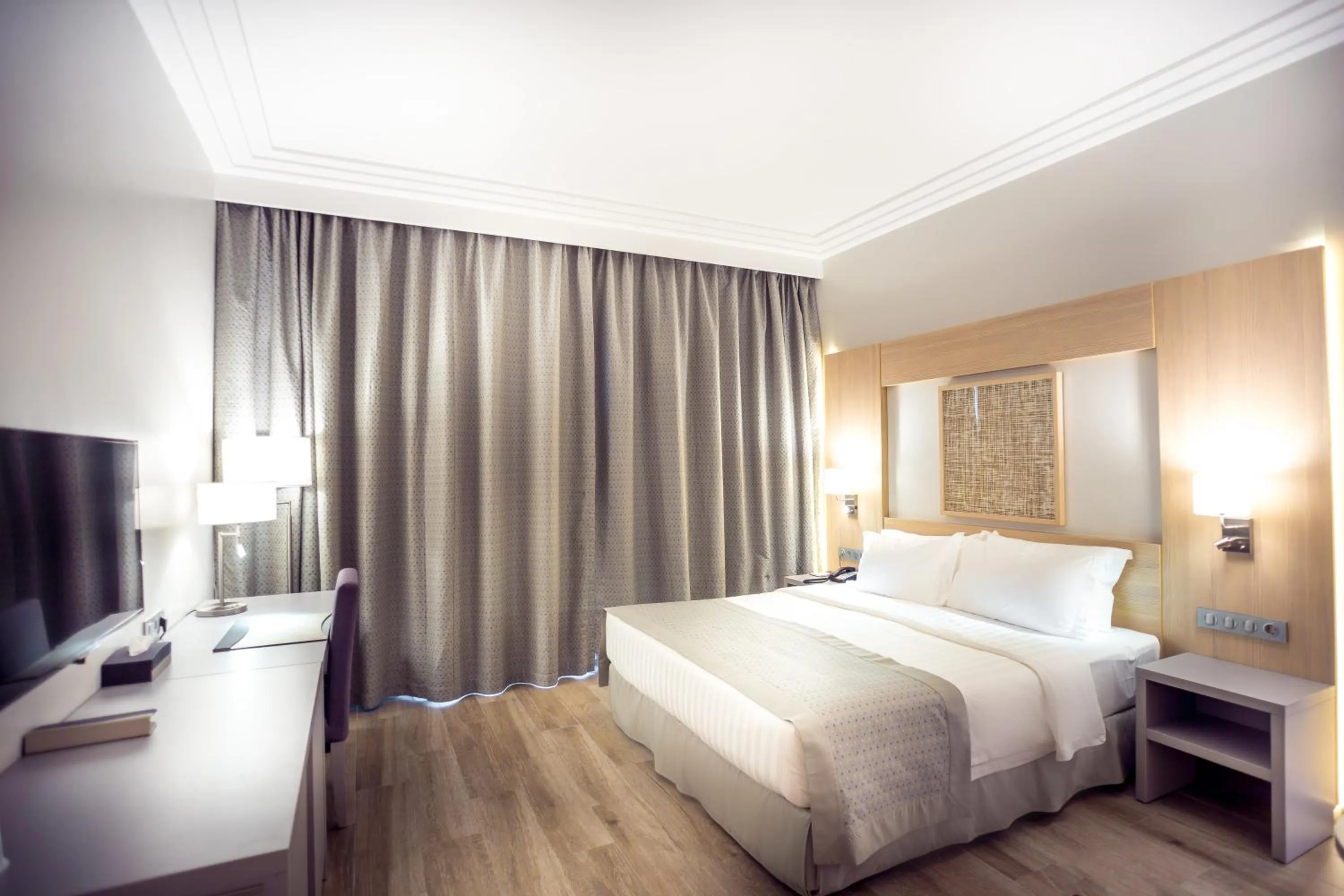 Shower in Golden Tulip Le Diplomate