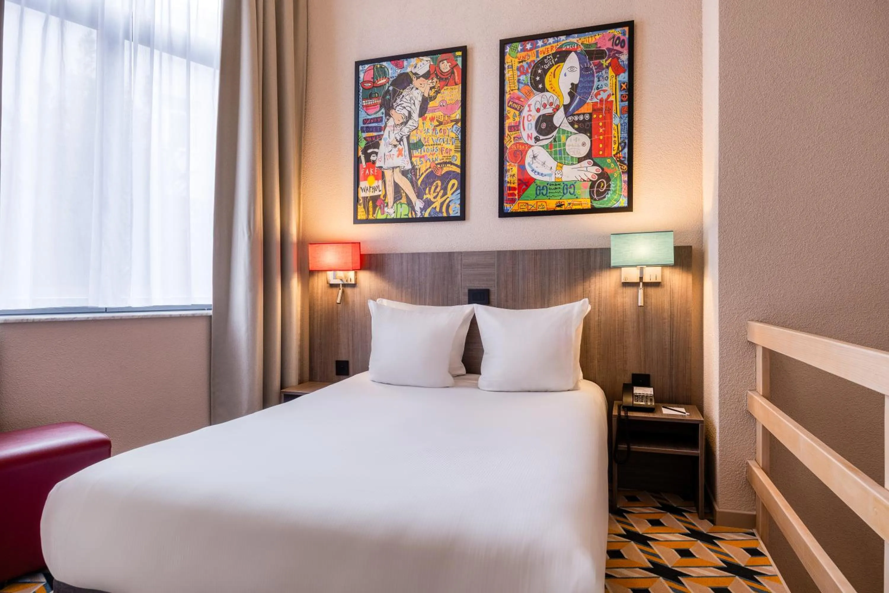 Bed in ALMA Grand Place Hotel