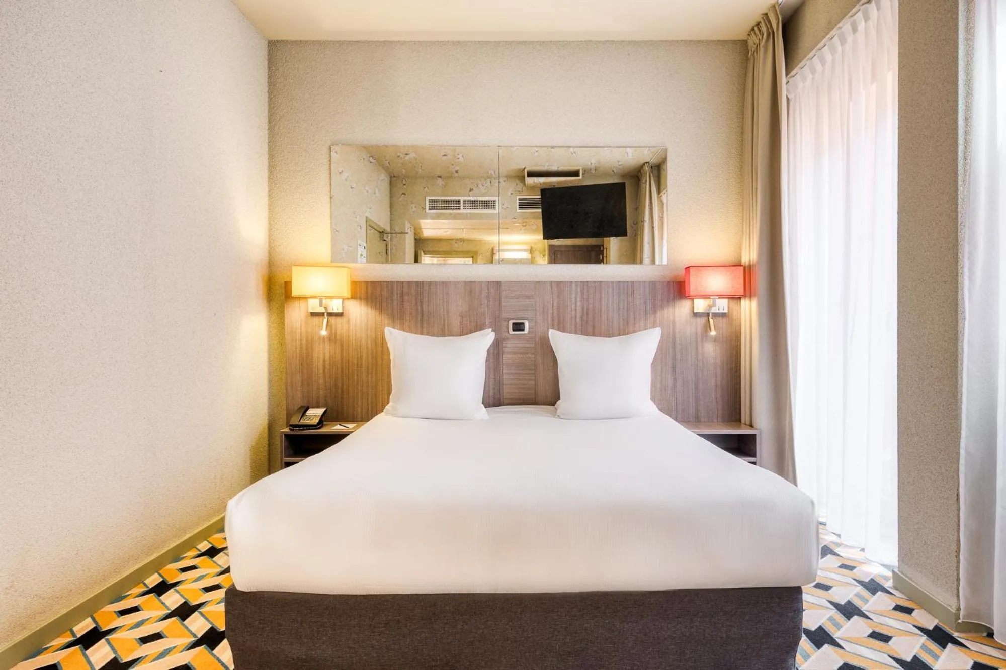 Bedroom, Bed in ALMA Grand Place Hotel