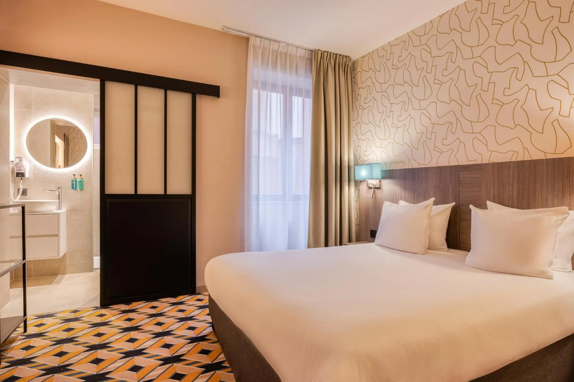 Bed in ALMA Grand Place Hotel