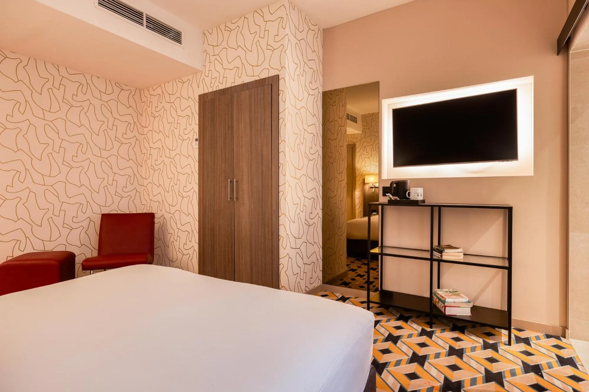 Bed in ALMA Grand Place Hotel