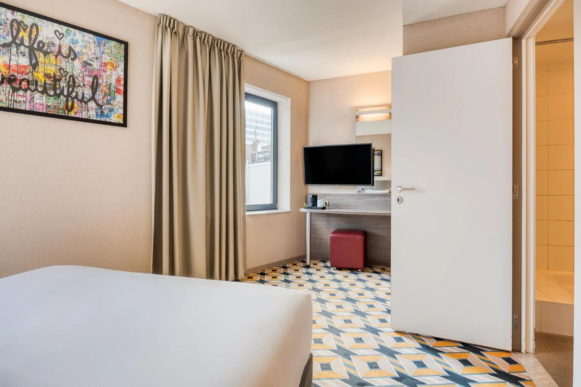 Bedroom, Bed in ALMA Grand Place Hotel