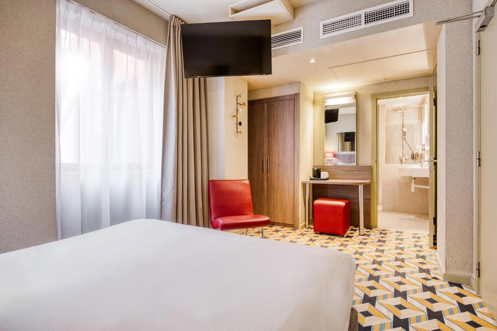 Bedroom, Bed in ALMA Grand Place Hotel