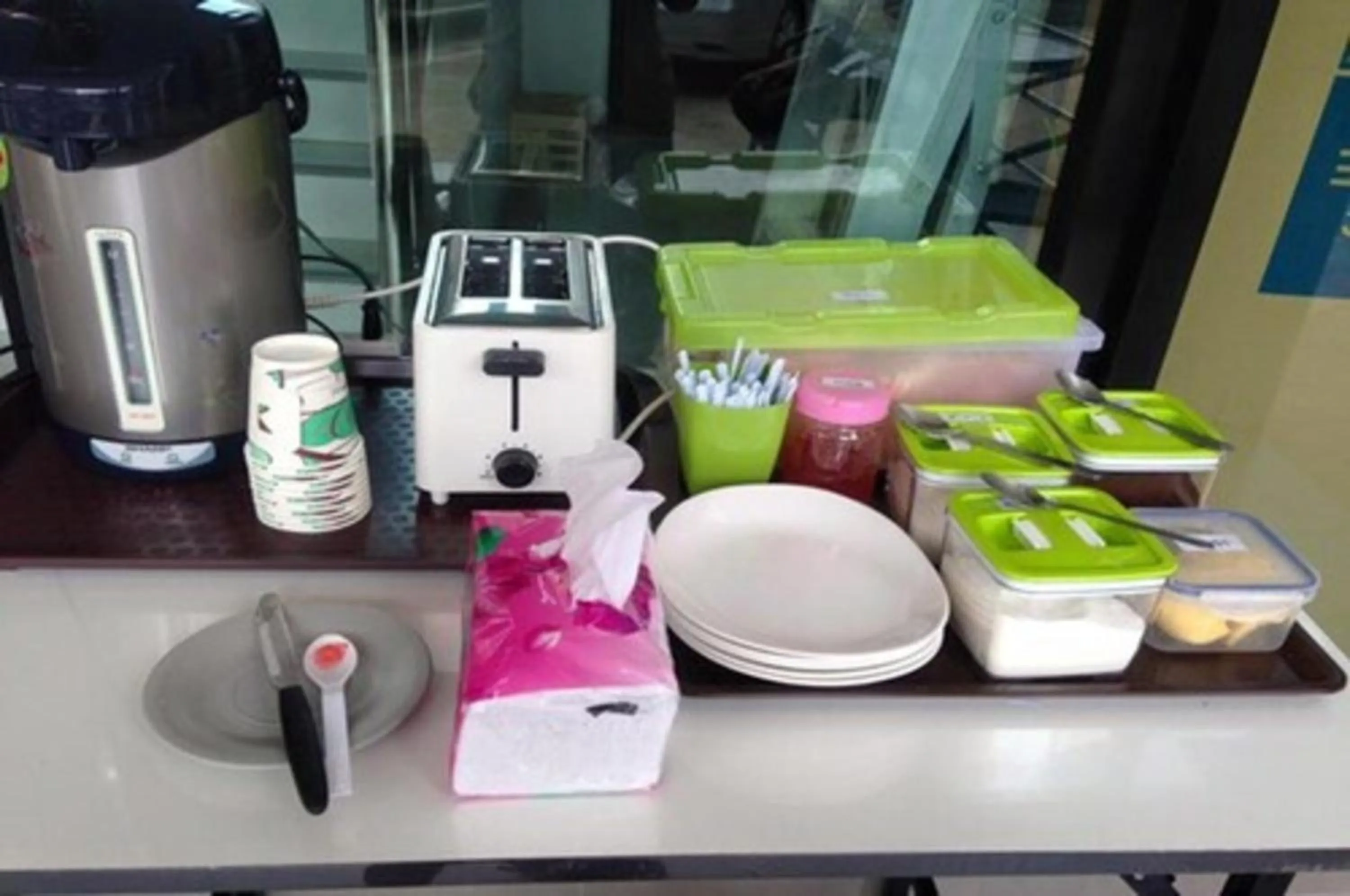 Coffee/tea facilities in Somsamai Style Apartment