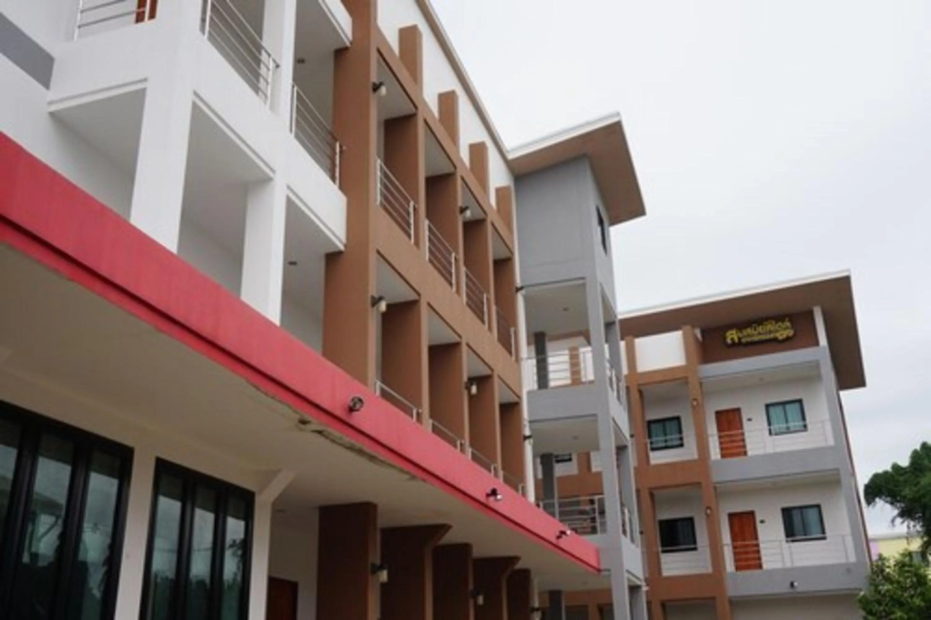 Property building in Somsamai Style Apartment