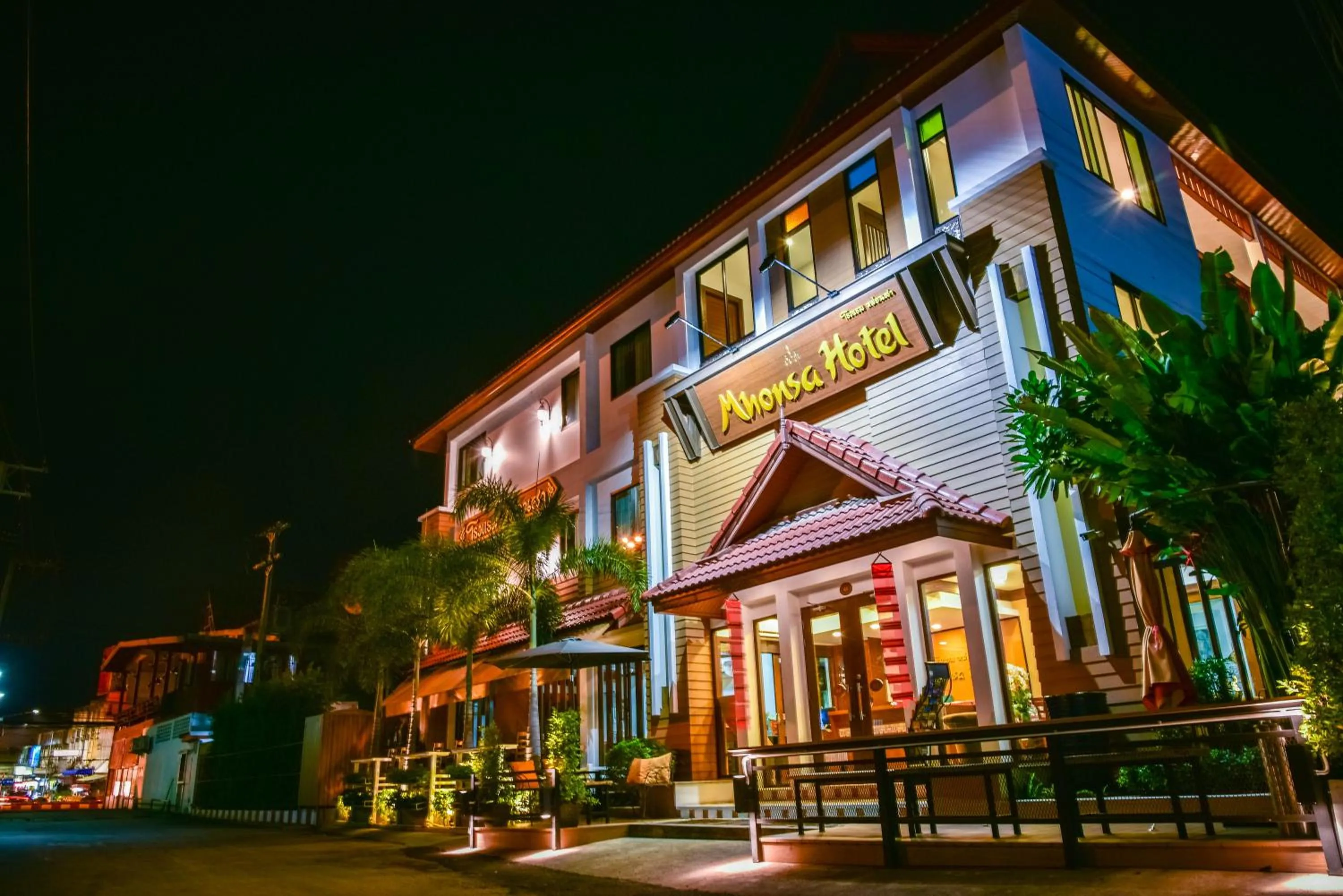 Facade/entrance in Mhonsa Hotel