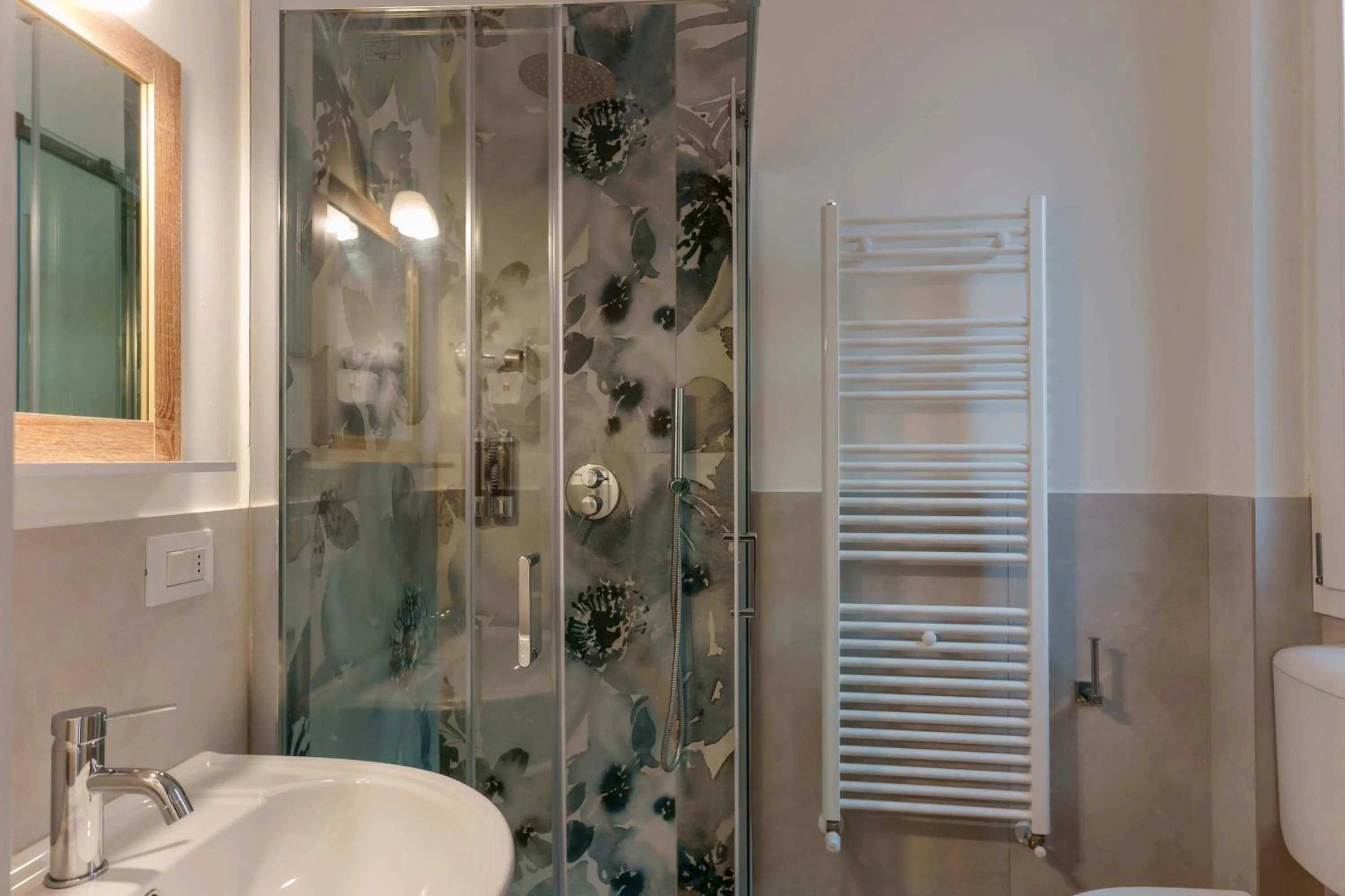 Shower in B&B Bentivogli