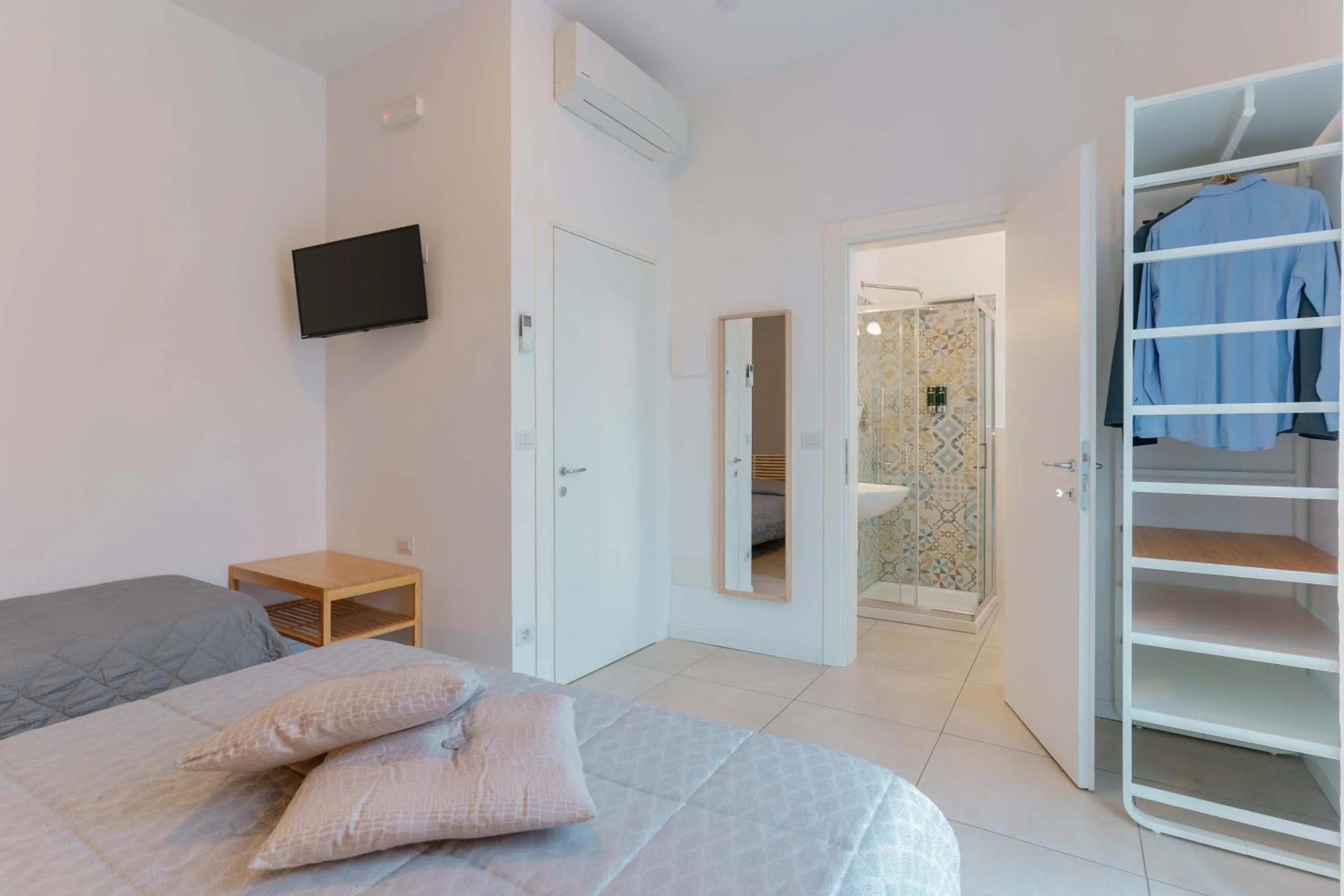 Shower, Bed in B&B Bentivogli