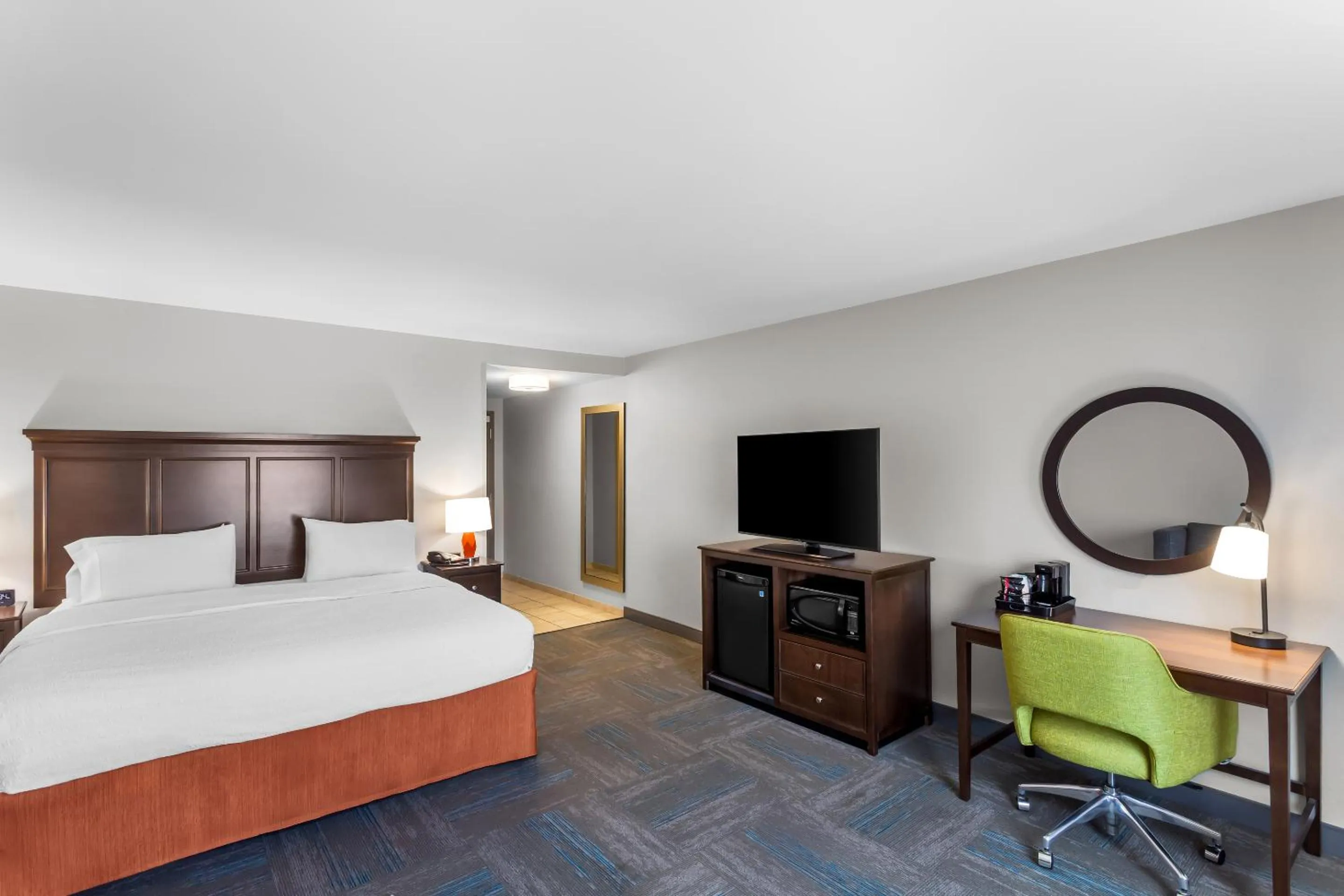 Photo of the whole room, Bed in Hampton Inn University Area, Huntington, Wv