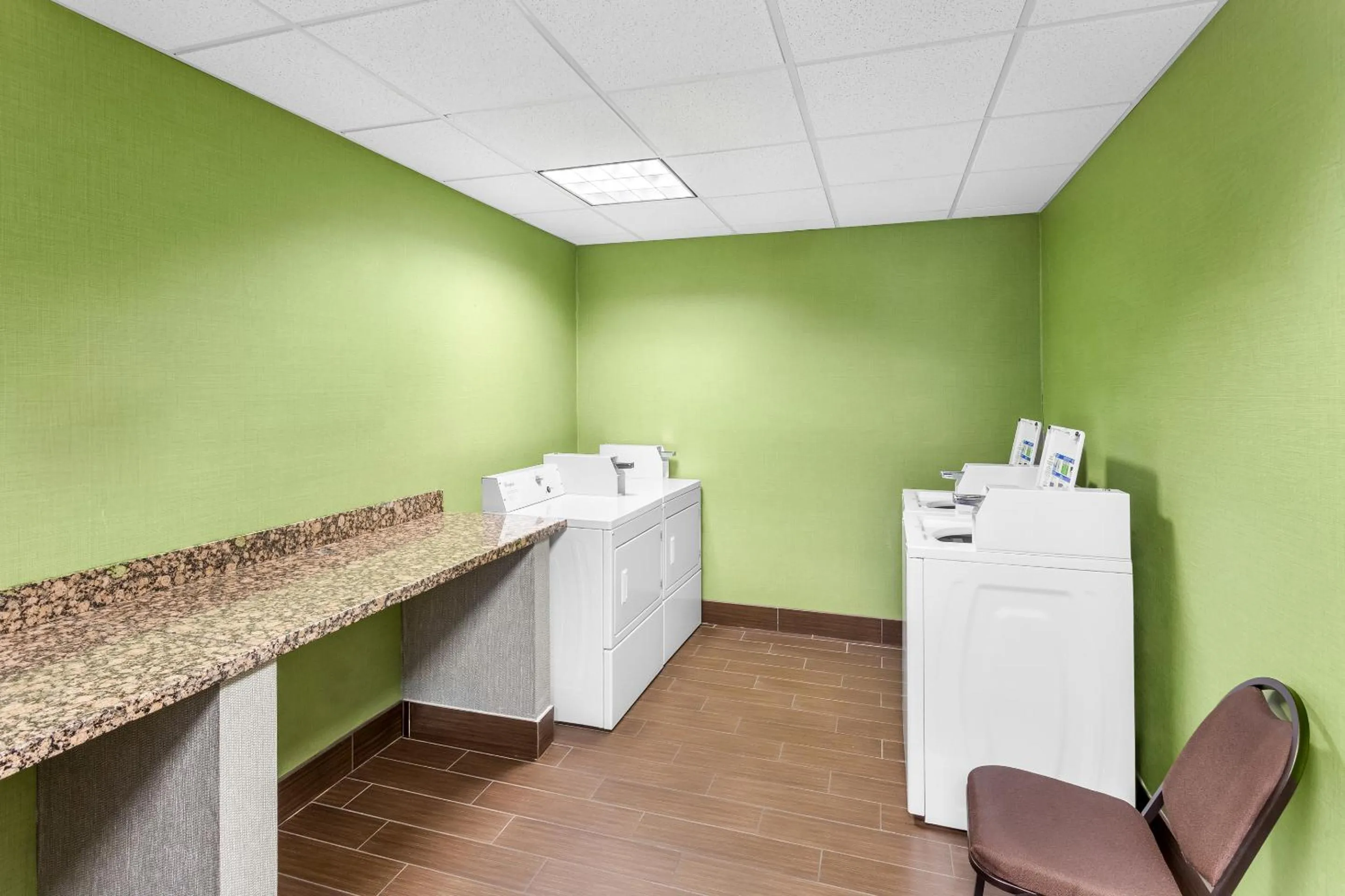 laundry in Hampton Inn University Area, Huntington, Wv