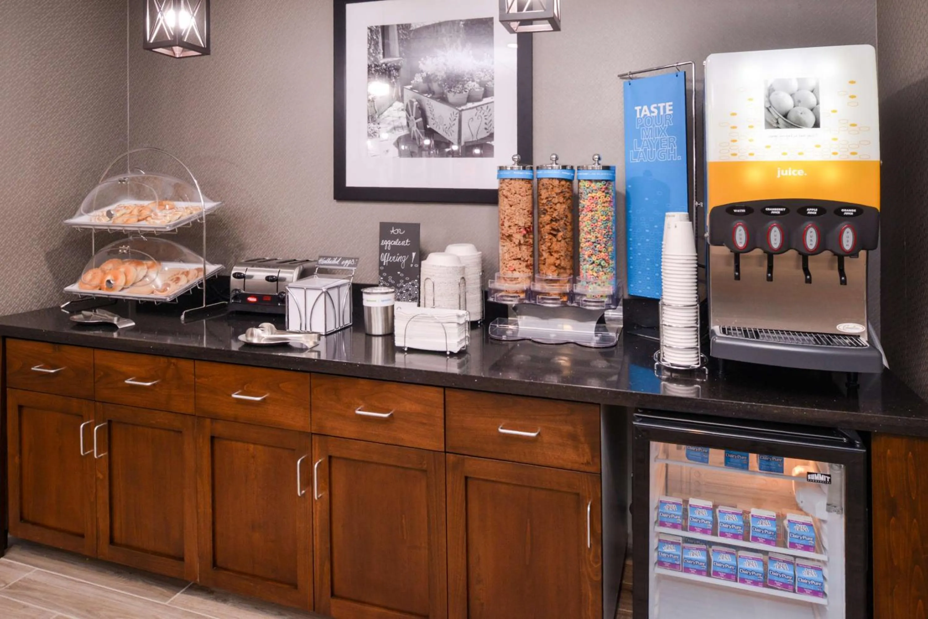 Dining area in Hampton Inn El Centro