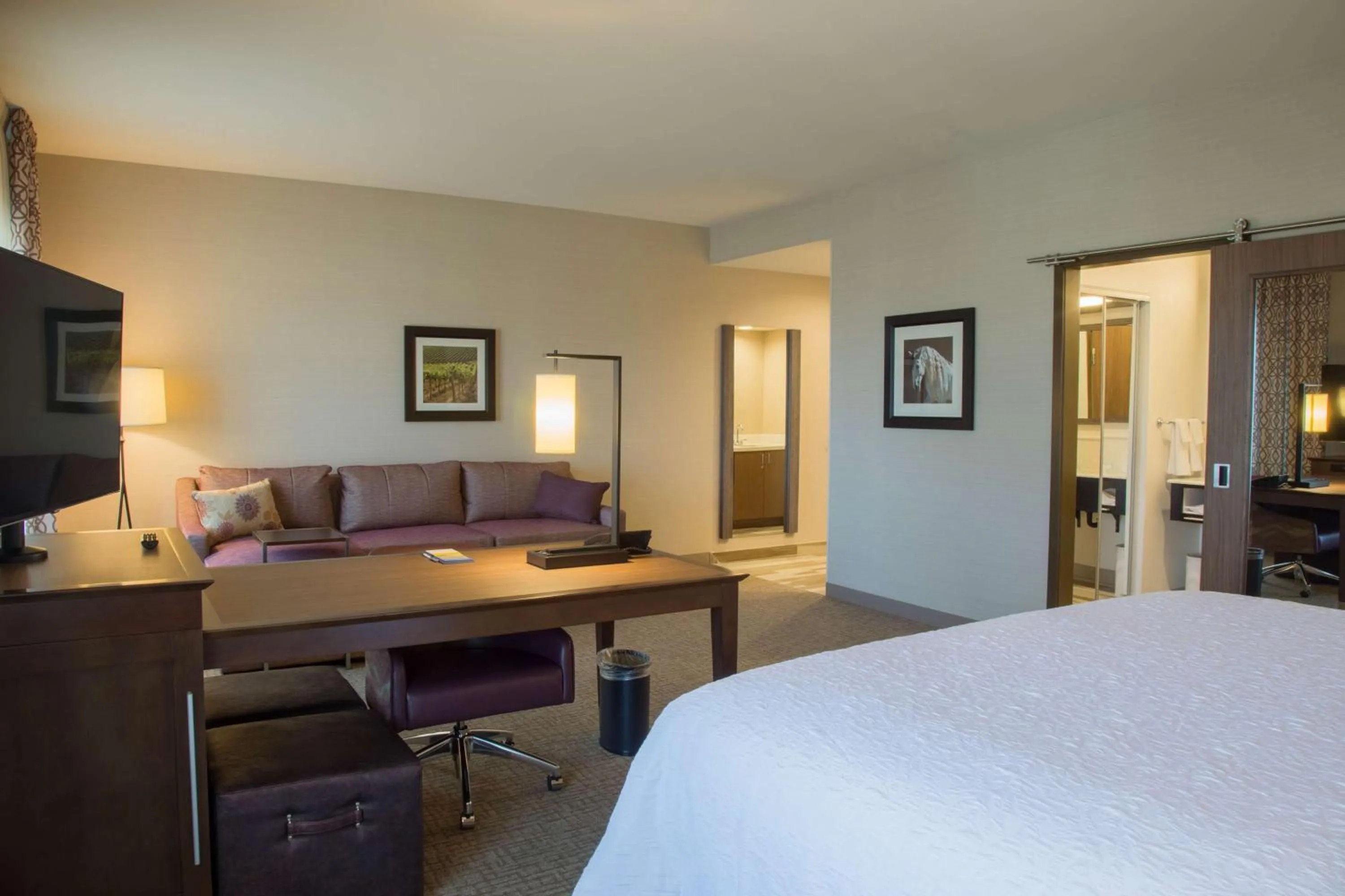 Bed in Hampton Inn & Suites Murrieta Temecula