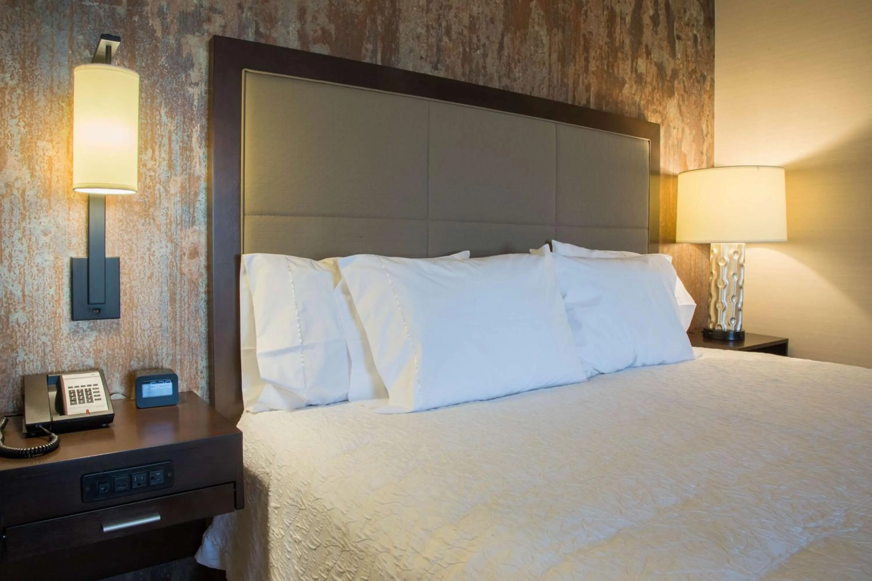 Bed in Hampton Inn & Suites Murrieta Temecula