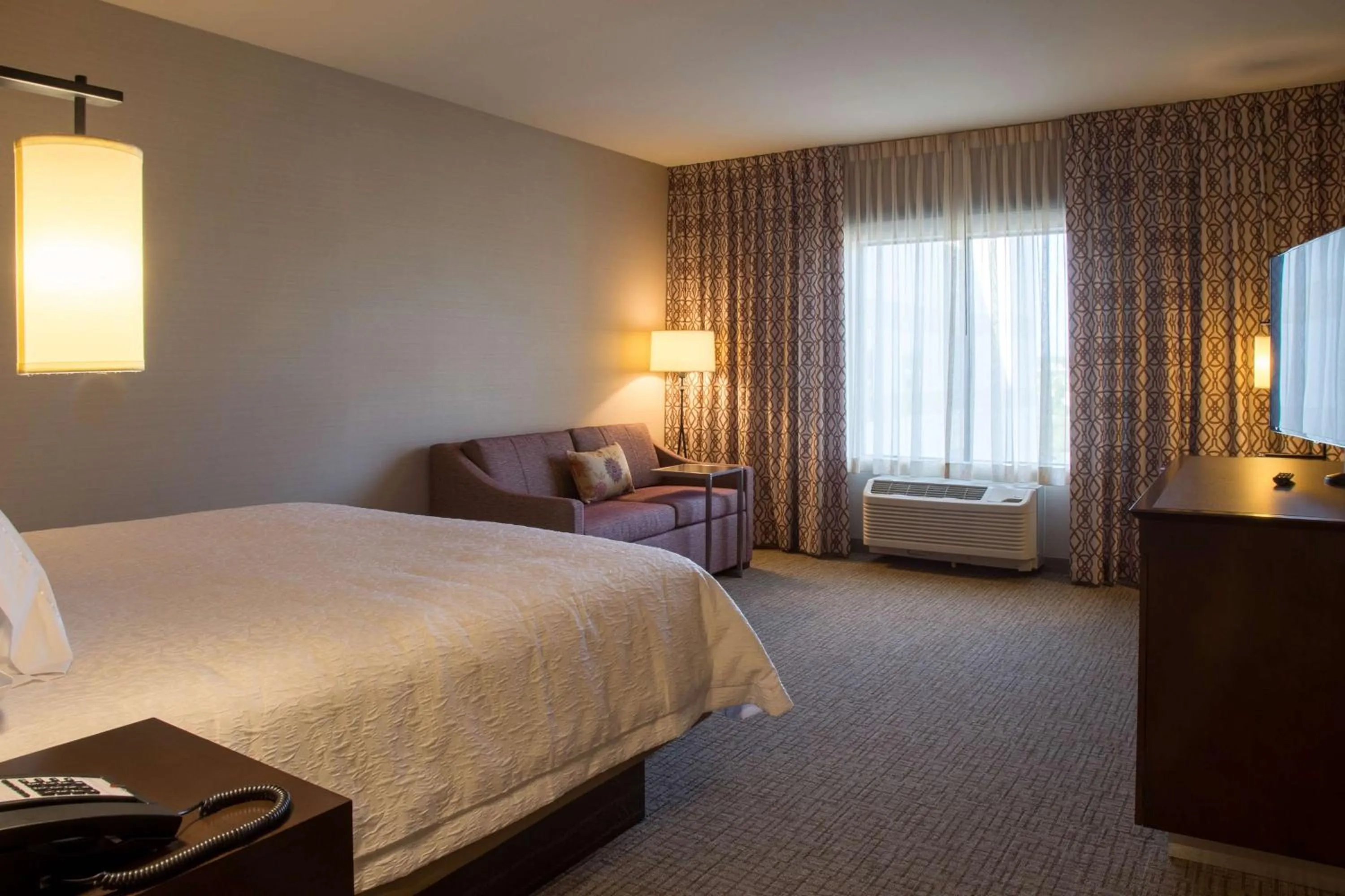 Bed in Hampton Inn & Suites Murrieta Temecula