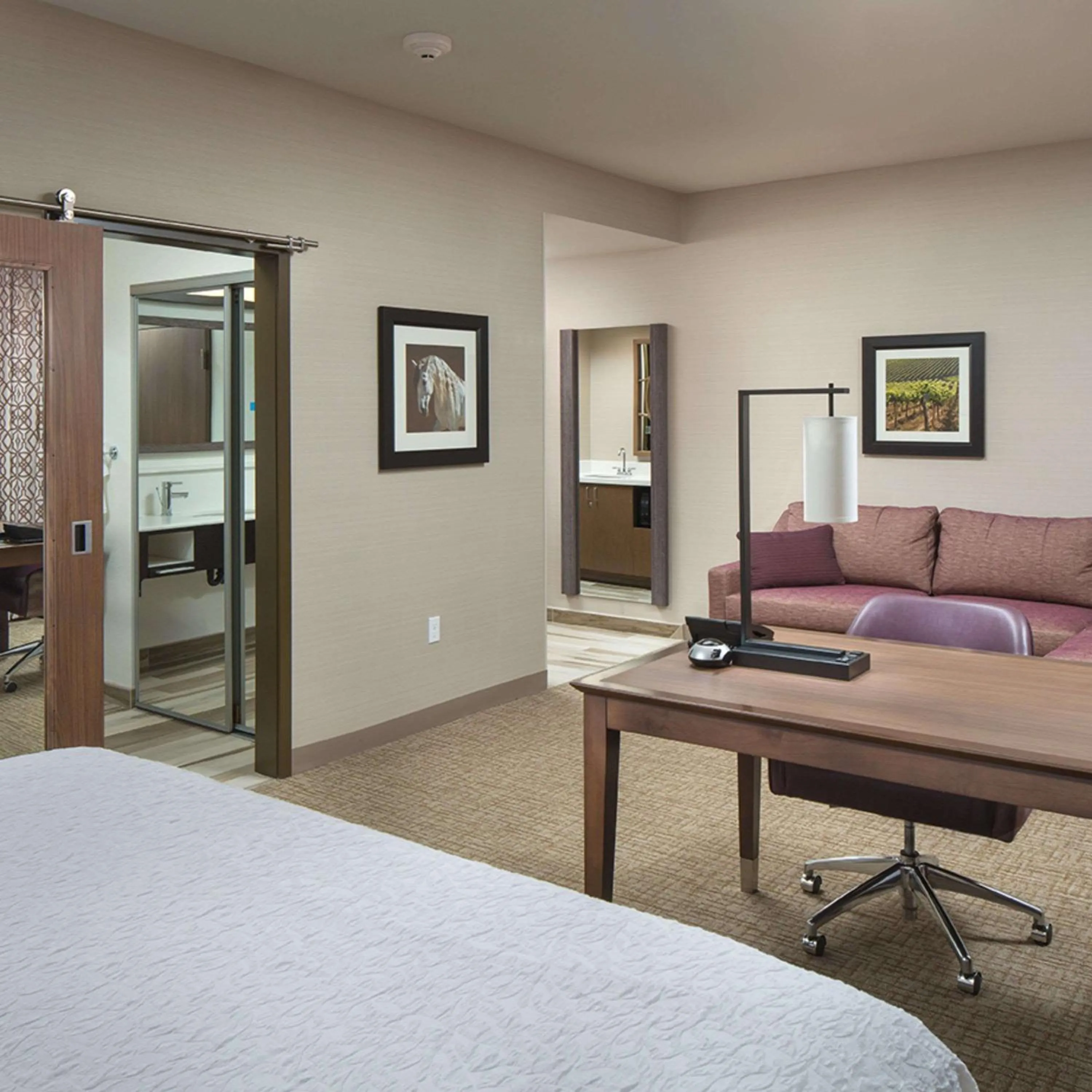 Bedroom, Bed in Hampton Inn & Suites Murrieta Temecula