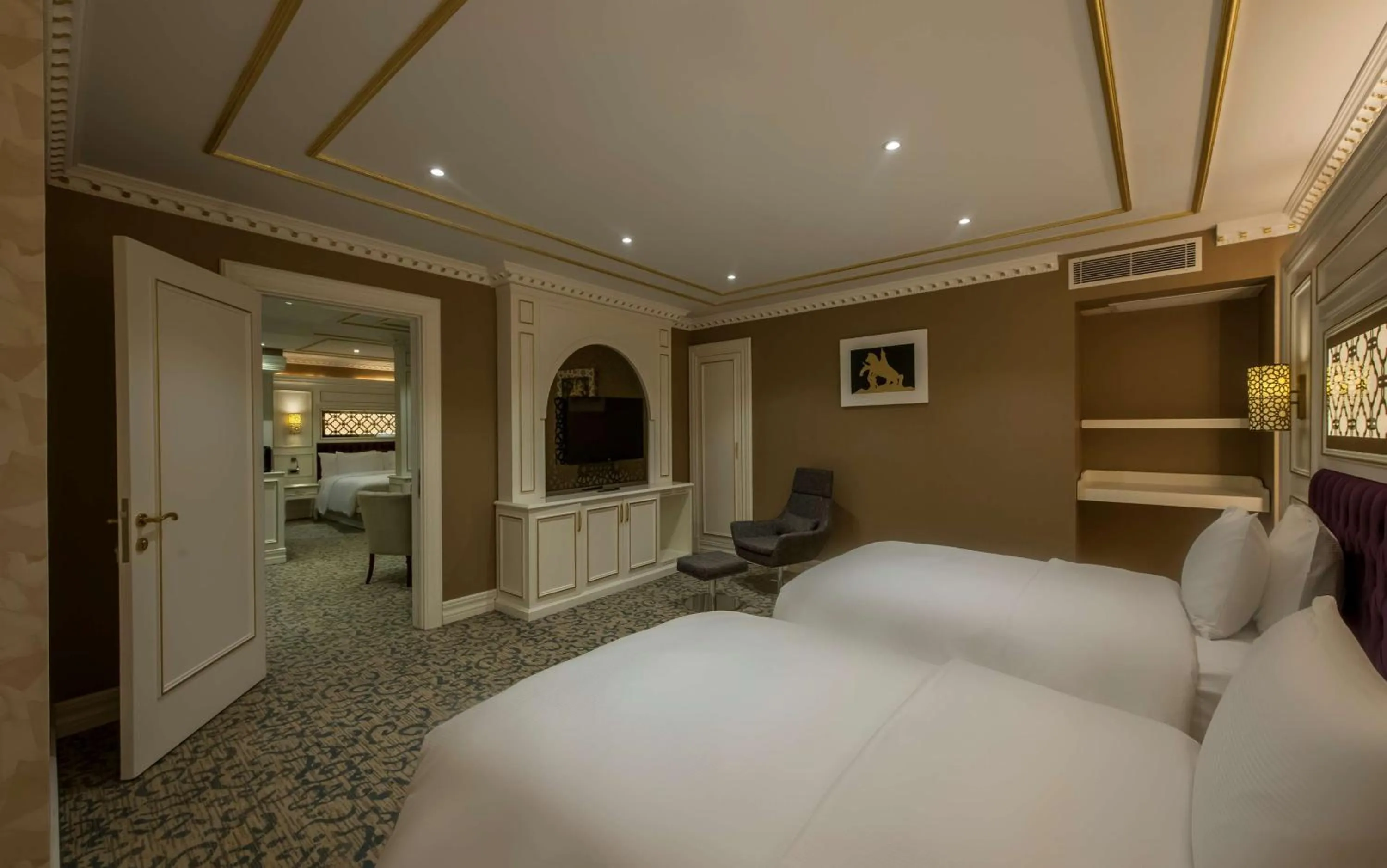 Living room, Bed in Doubletree By Hilton Elazig