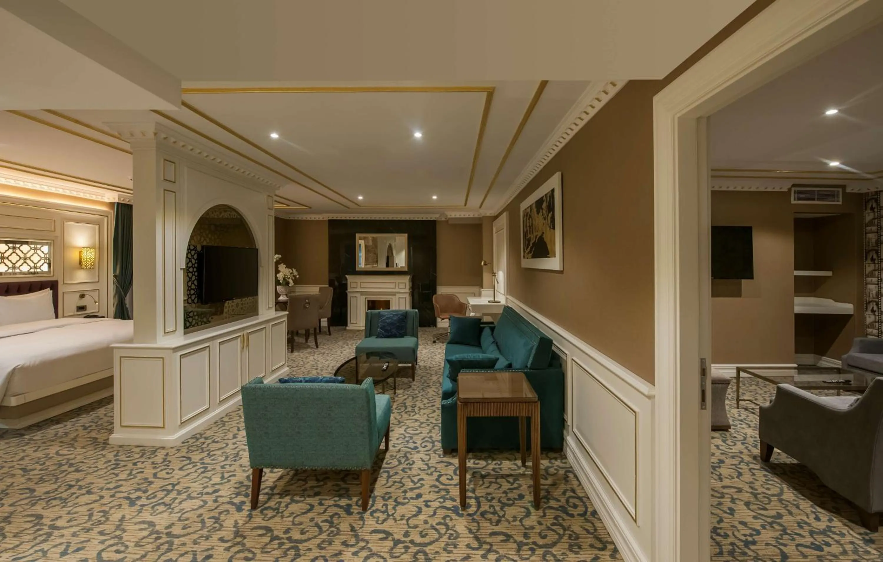 Living room, Bed in Doubletree By Hilton Elazig