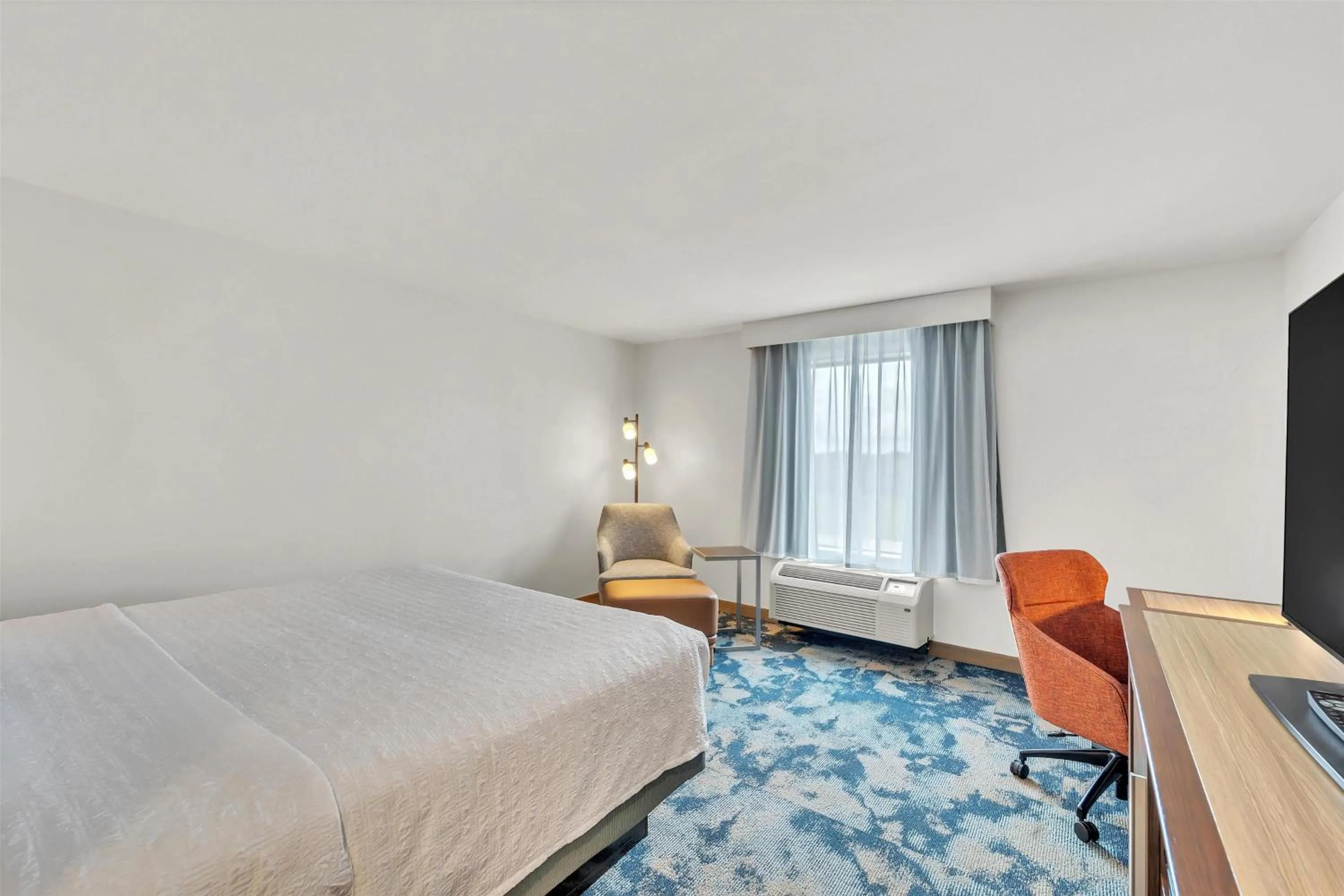 Photo of the whole room, Bed in Hampton Inn & Suites Kenosha Pleasant Prairie