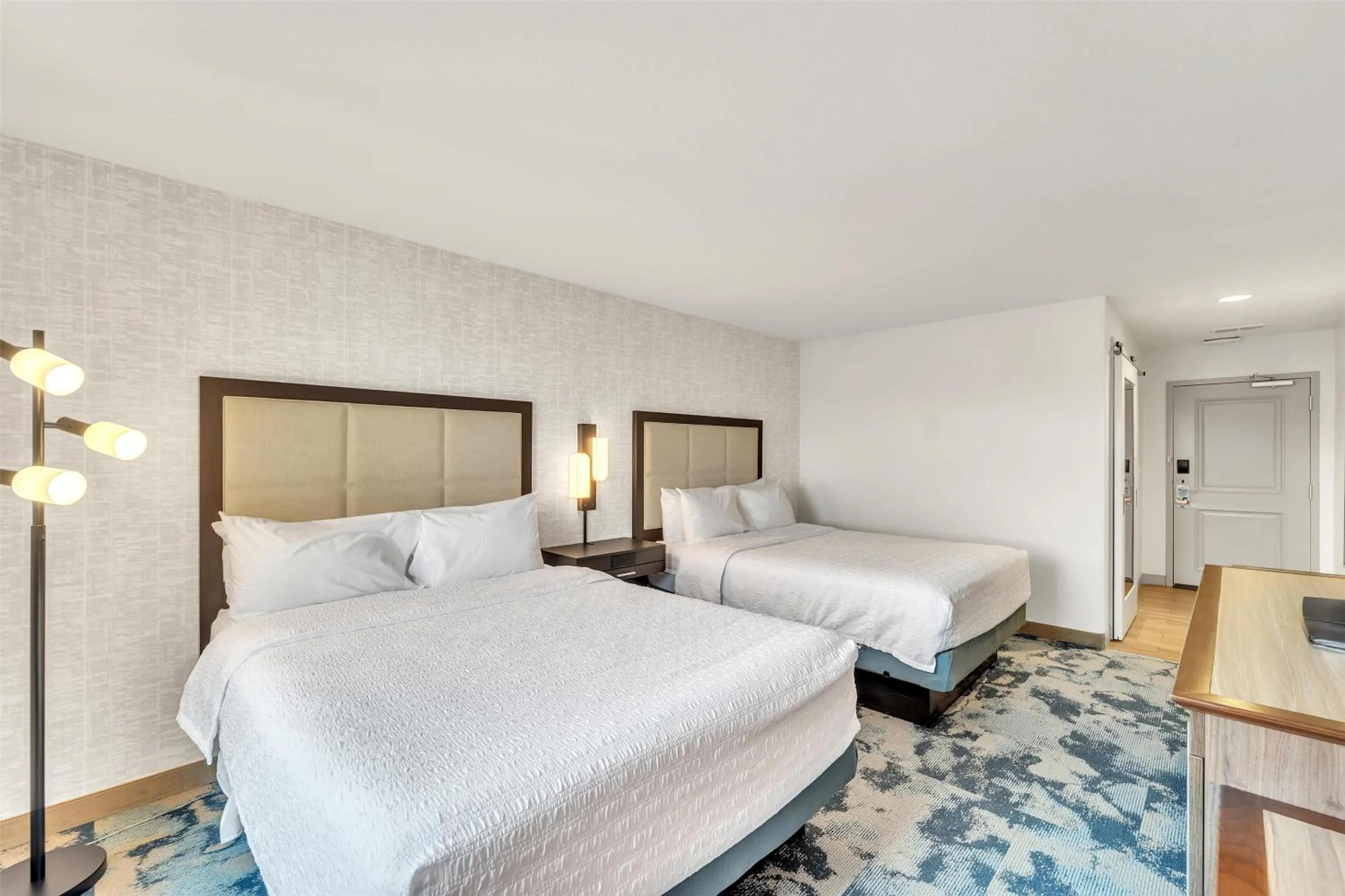 Bed in Hampton Inn & Suites Kenosha Pleasant Prairie