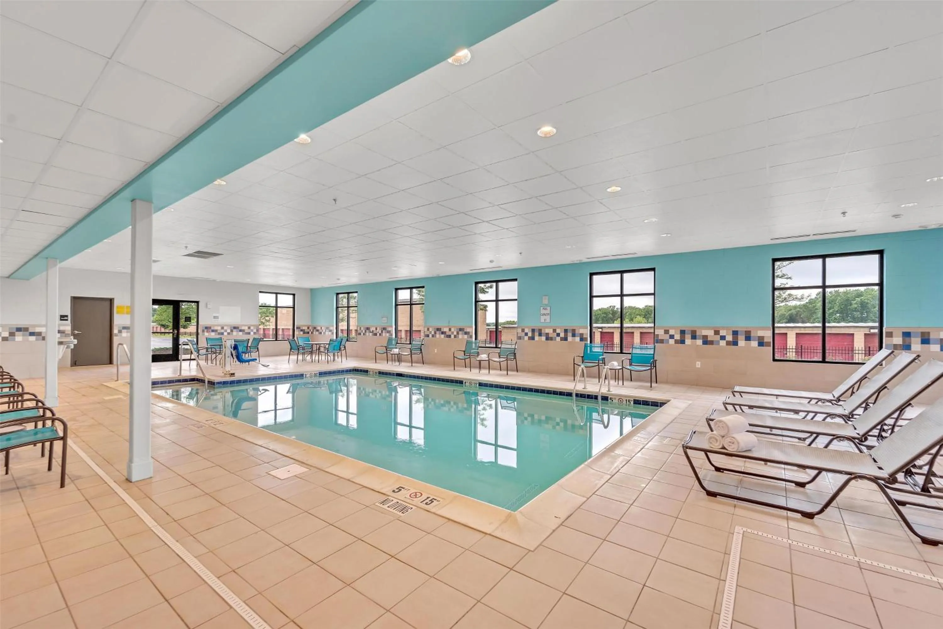 Swimming pool in Hampton Inn & Suites Kenosha Pleasant Prairie