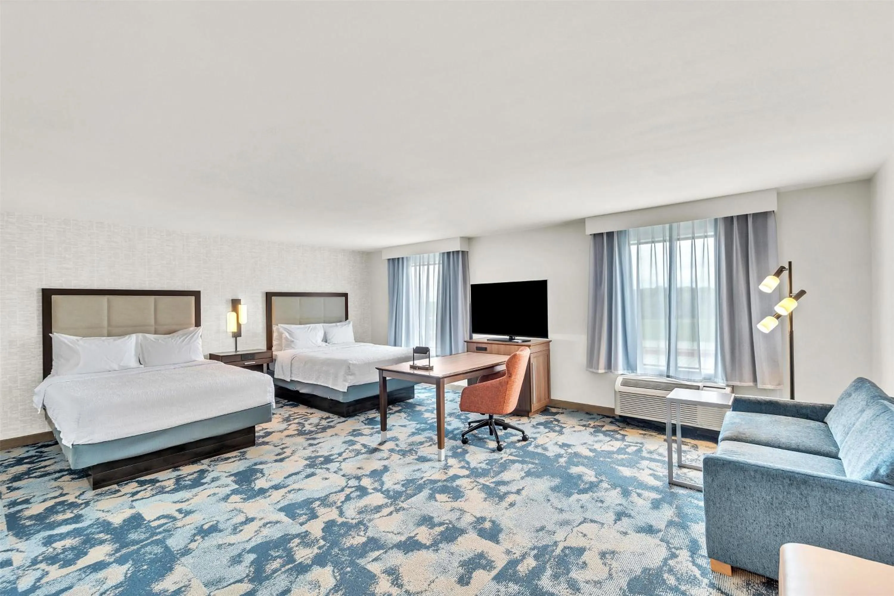 Photo of the whole room, Bed in Hampton Inn & Suites Kenosha Pleasant Prairie