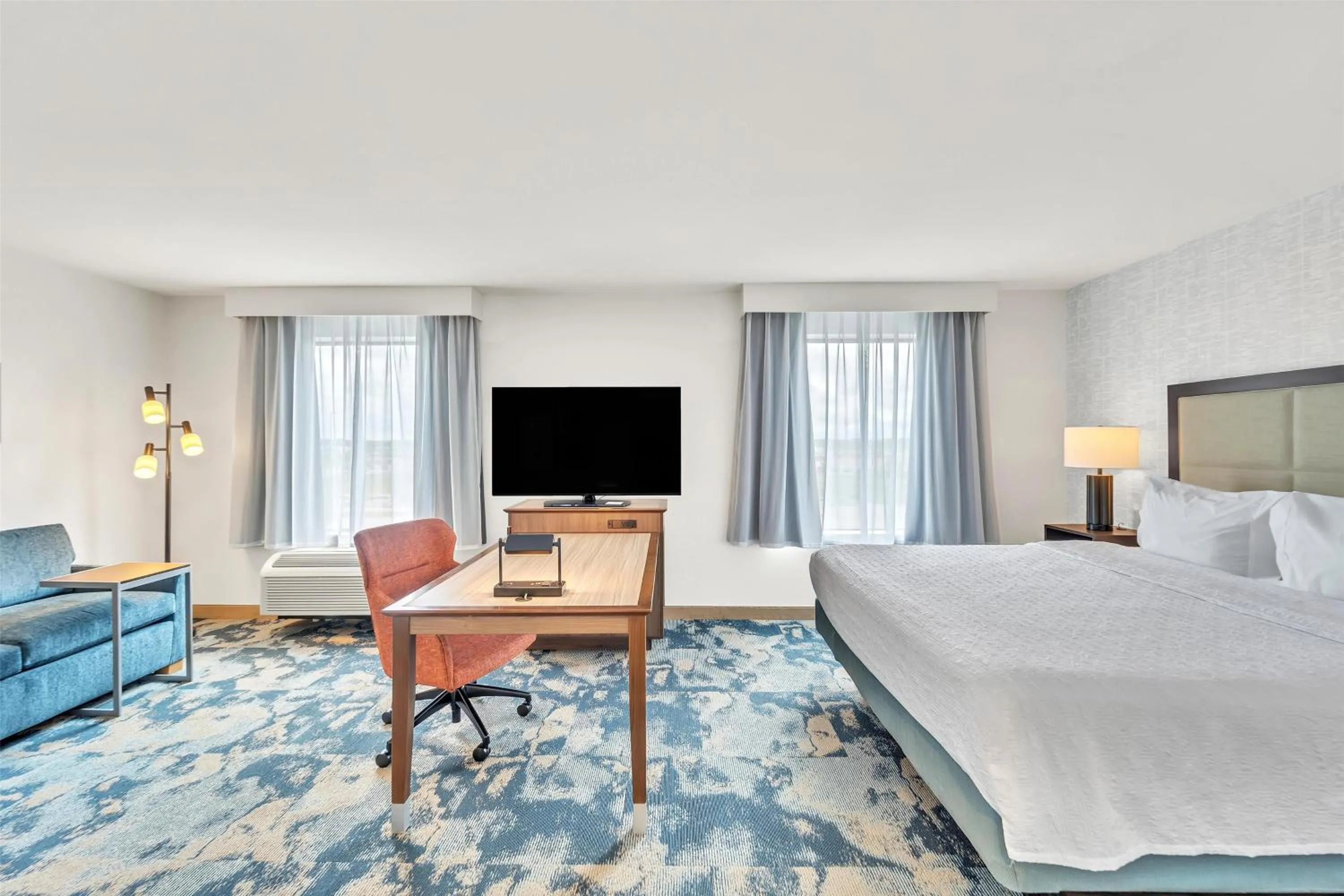 Photo of the whole room, Bed in Hampton Inn & Suites Kenosha Pleasant Prairie