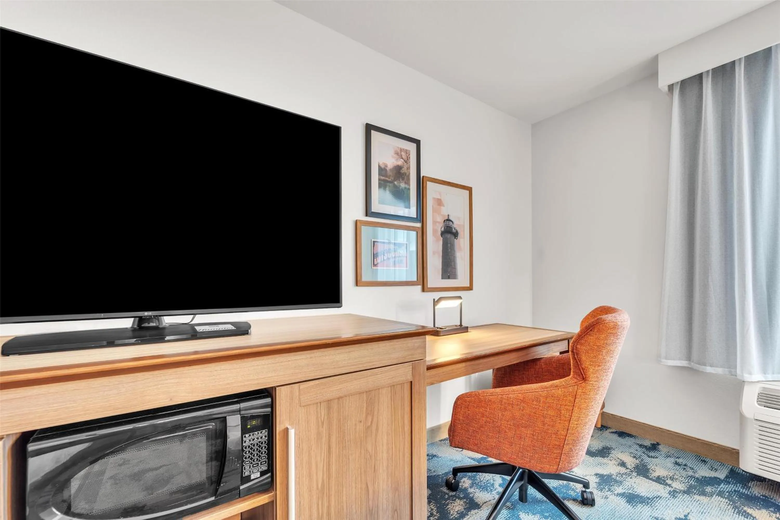 TV and multimedia in Hampton Inn & Suites Kenosha Pleasant Prairie