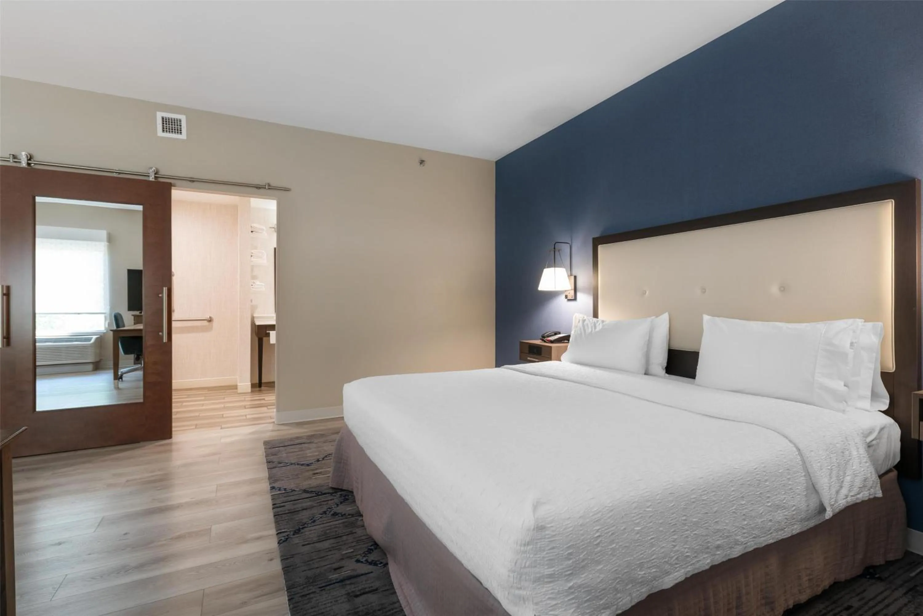 Bed in Hampton Inn Mesa Verde/Cortez Co