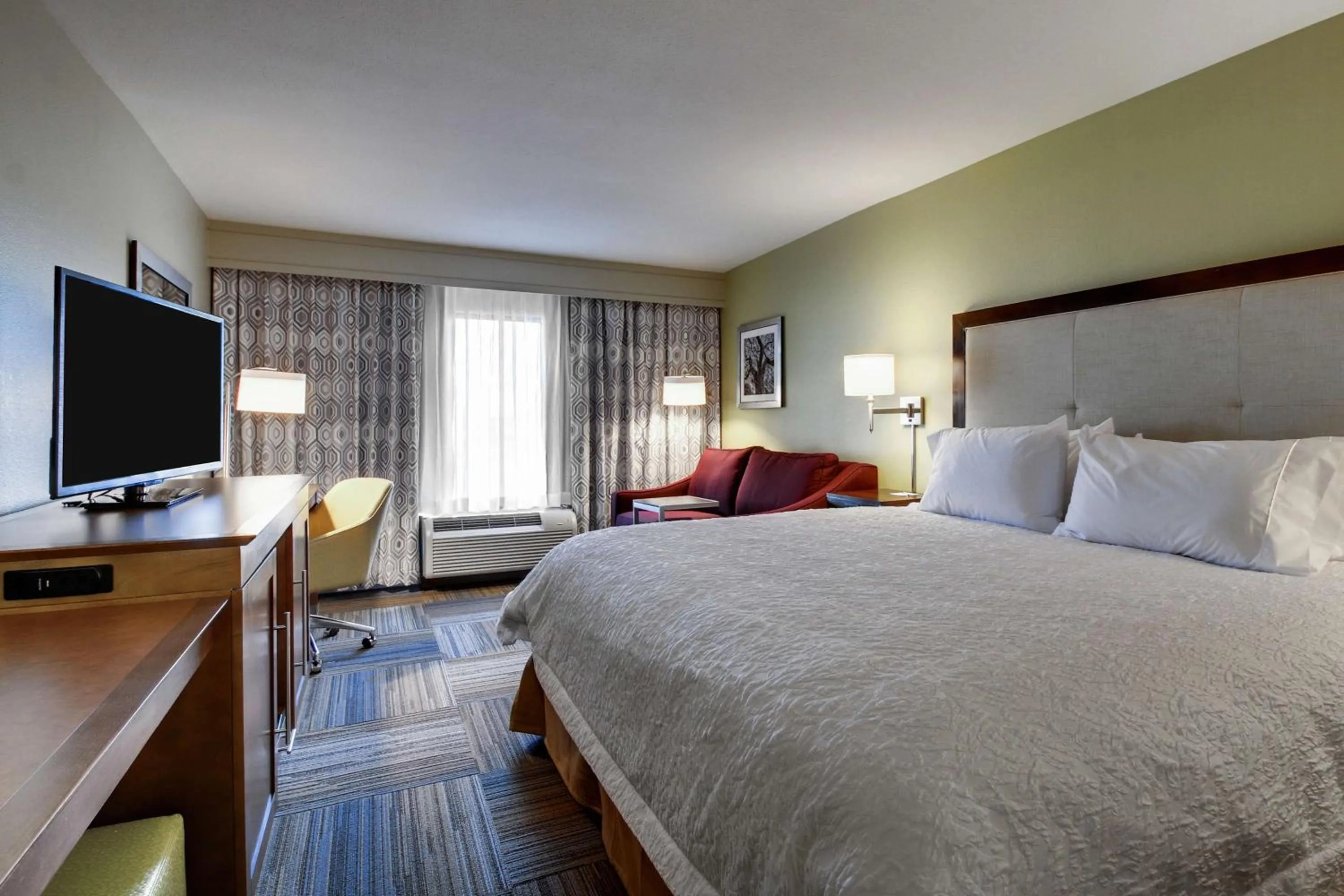 Bed in Hampton Inn & Suites Cordele