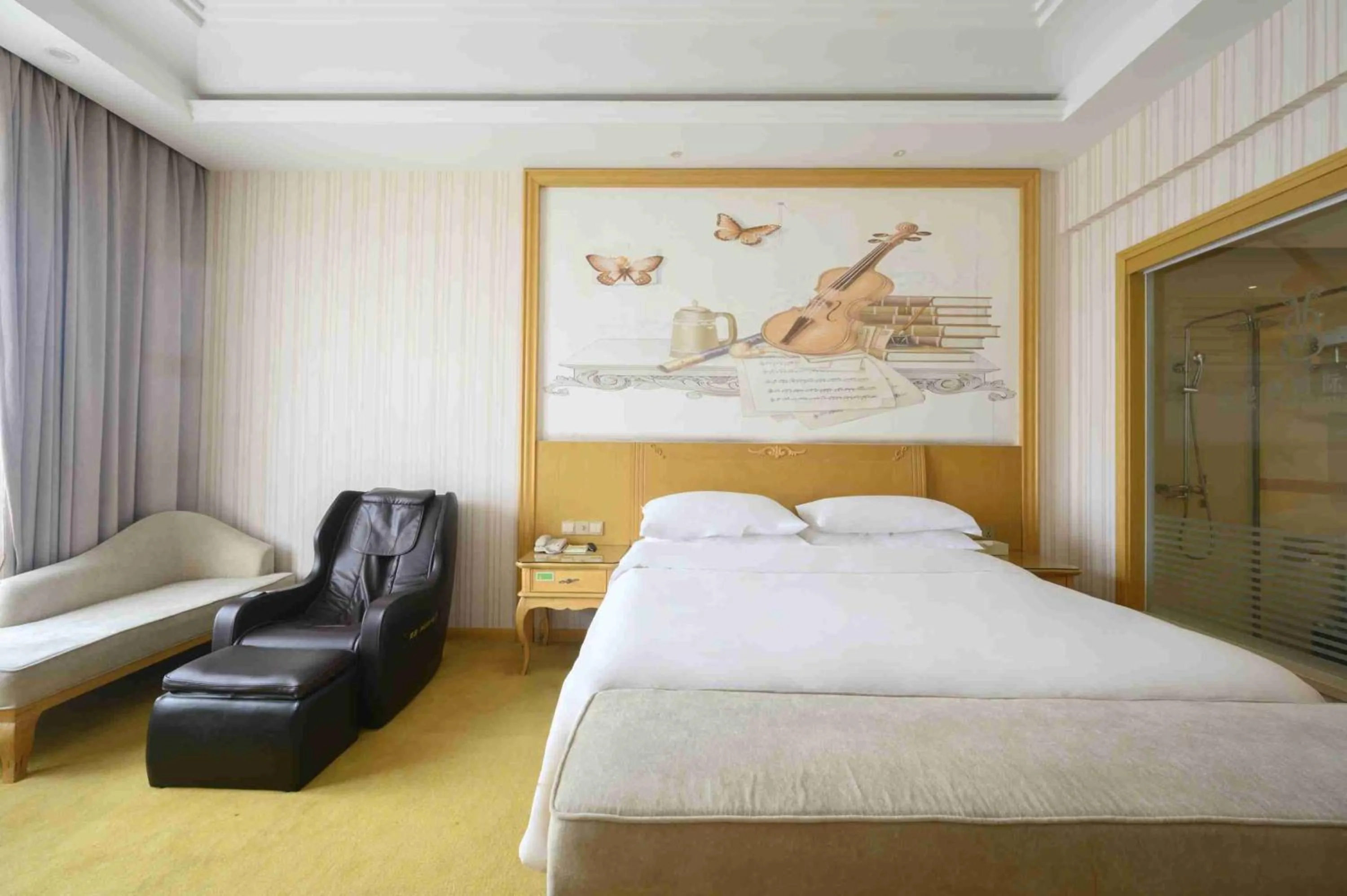 Bed in Vienna International Hotel Shanghai Malu Station