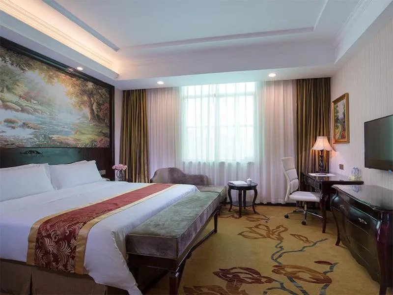Bed in Vienna International Hotel Shenzhen South Huanguan Road