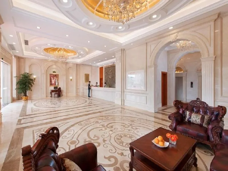 Vienna International Hotel Heyuan Yajule Garden