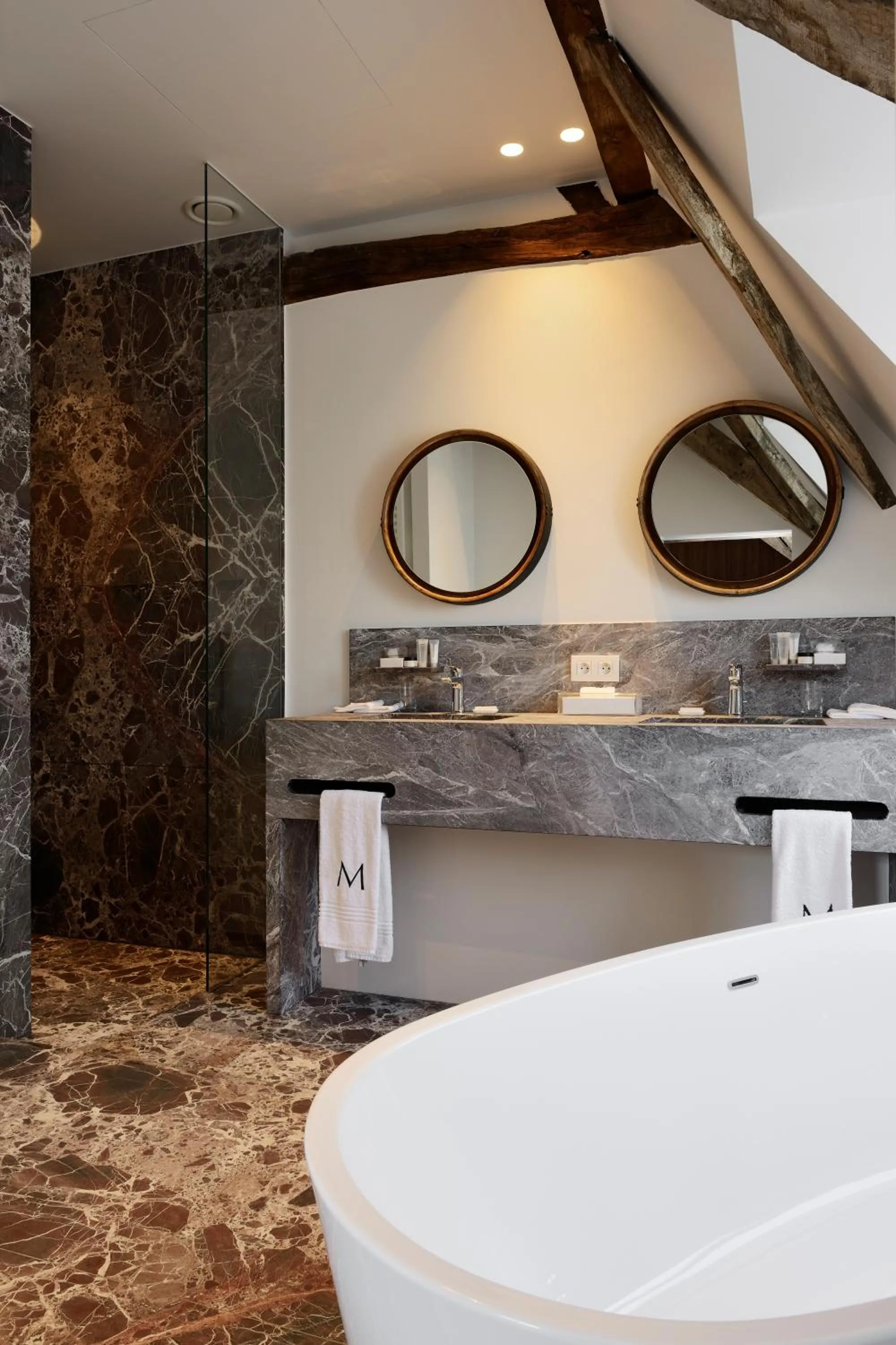 Bathroom in Hotel Messeyne