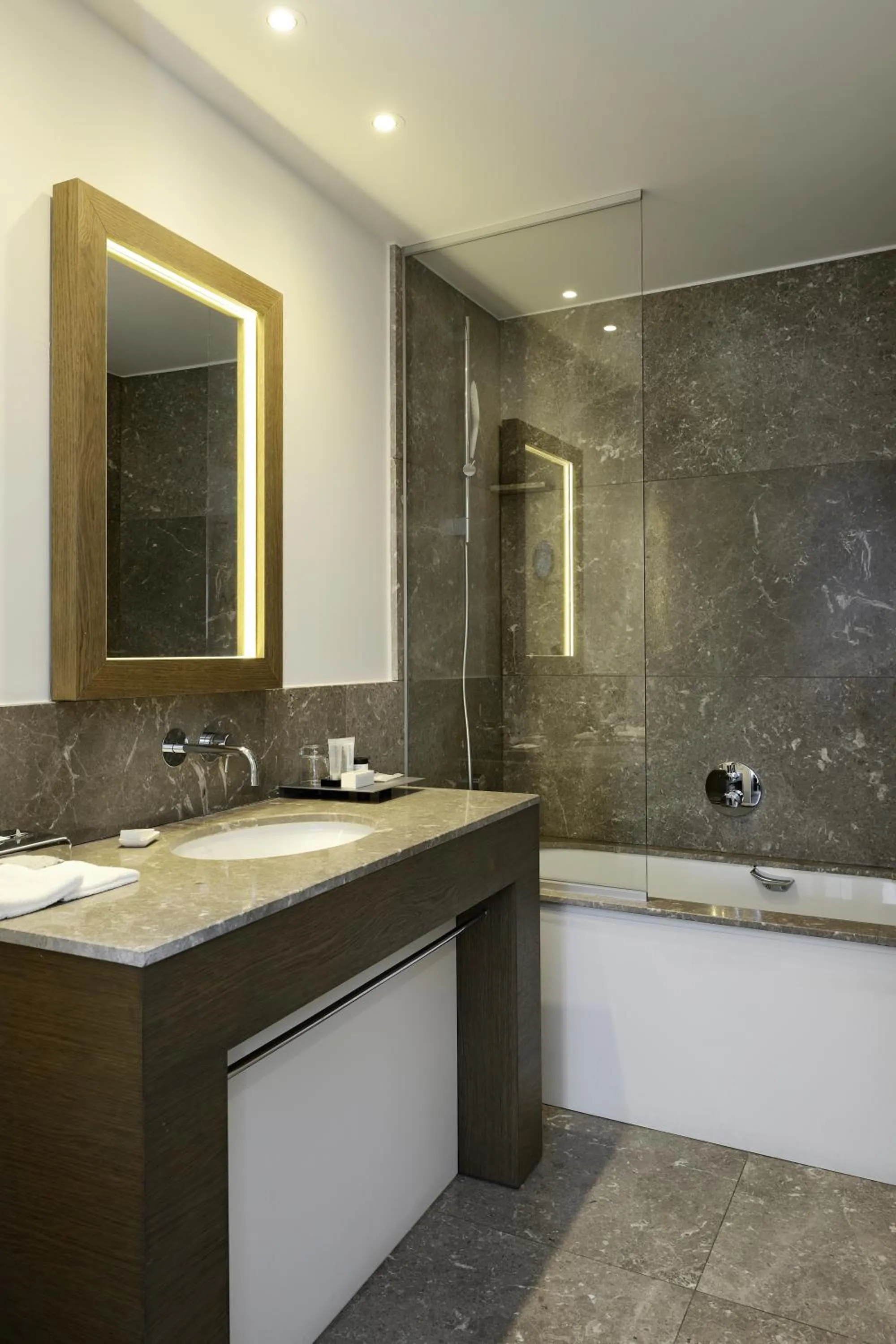 Hot Tub in Hotel Messeyne