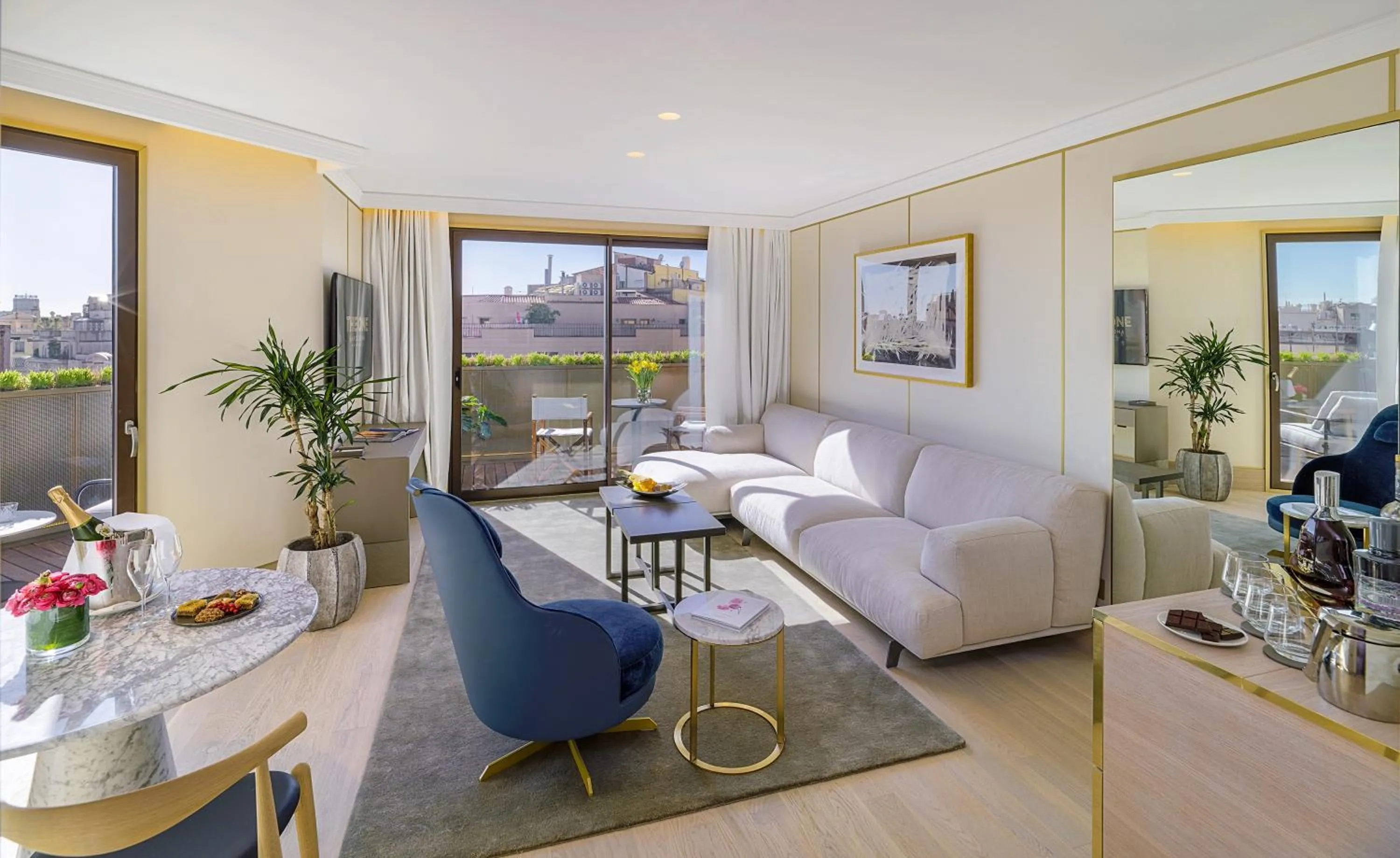 Photo of the whole room in The One Barcelona GL